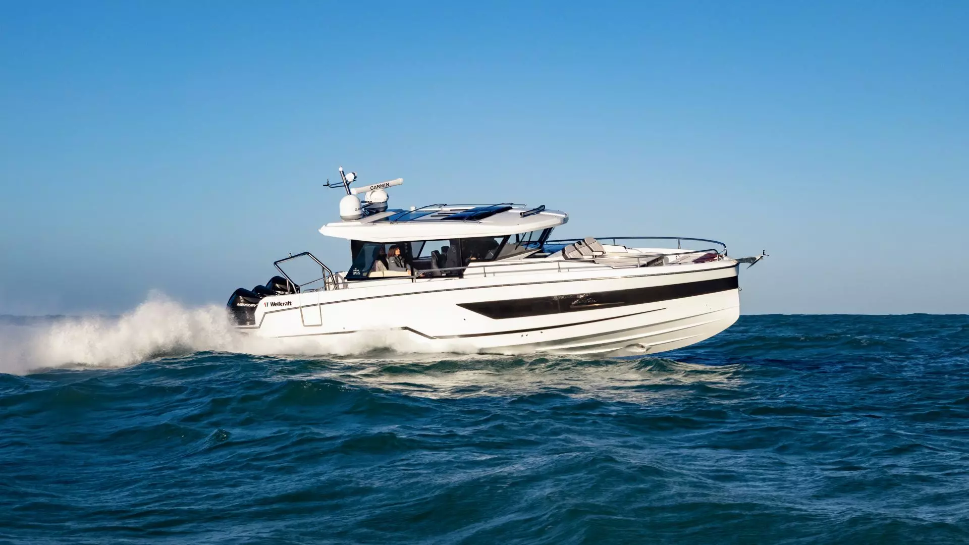 Four Winns TH36 and Wellcraft 355 Are Designed to Push the Limits