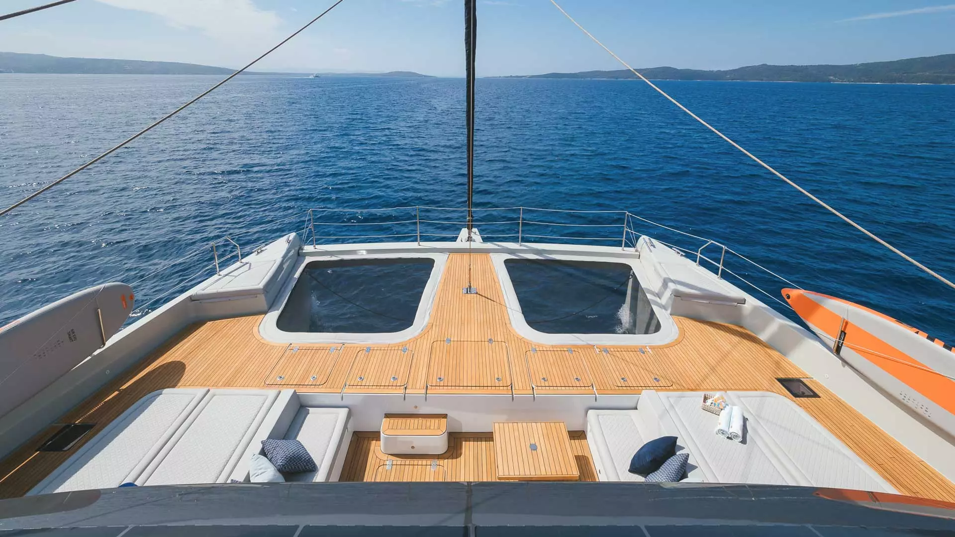 Sunreef 70 Eco Front cockpit.jpg