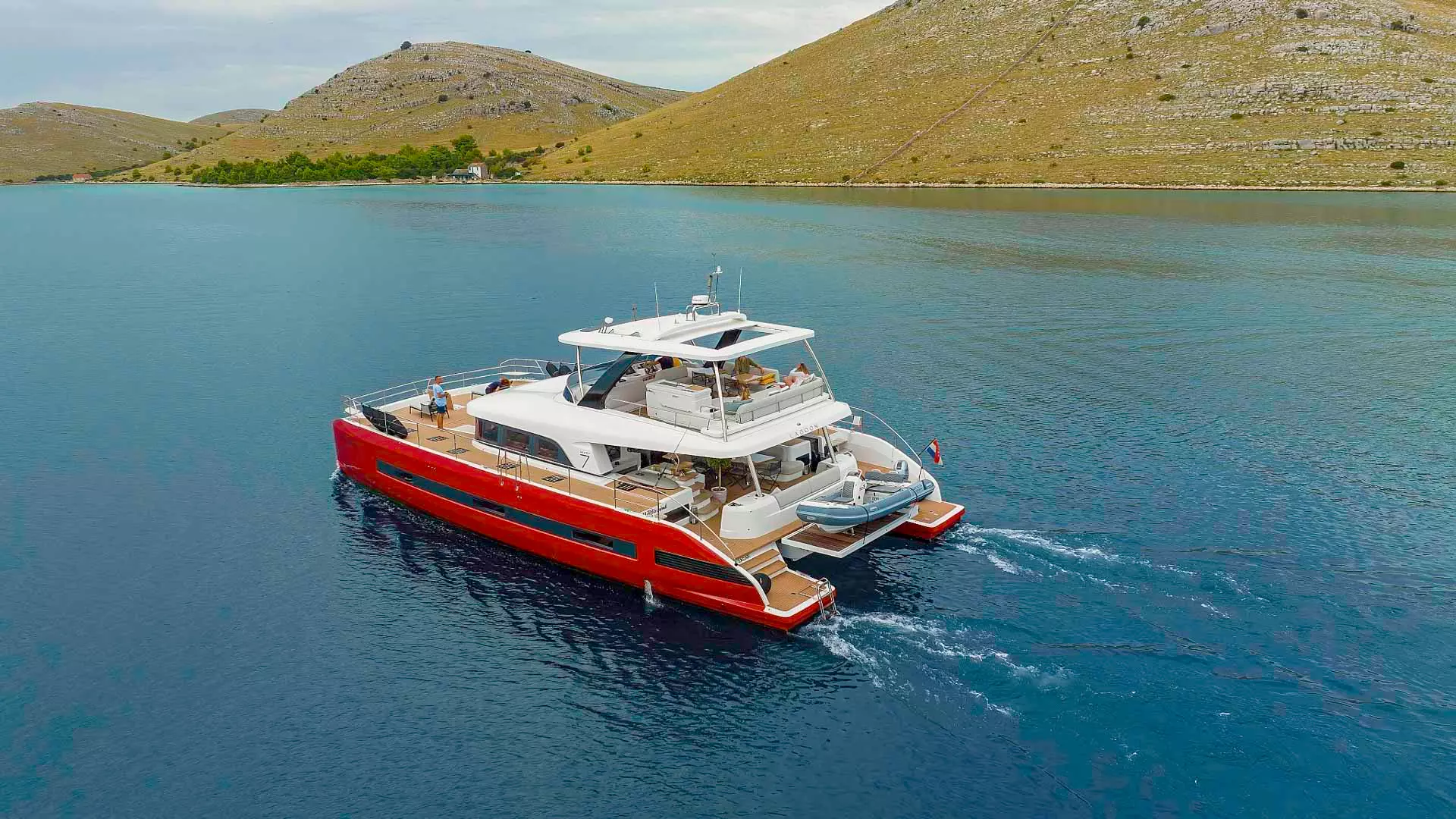 04-Lagoon-Sixty-7-running-aft _ _.JPG