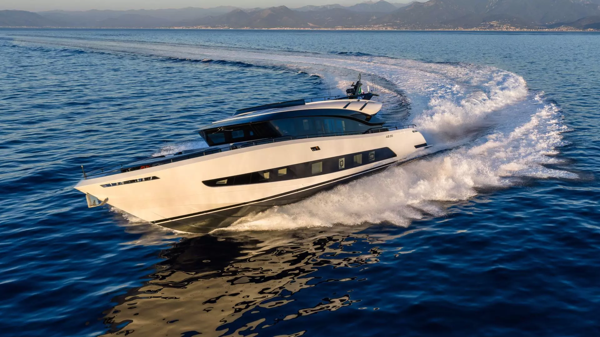 AB Yachts AB 95 cruising