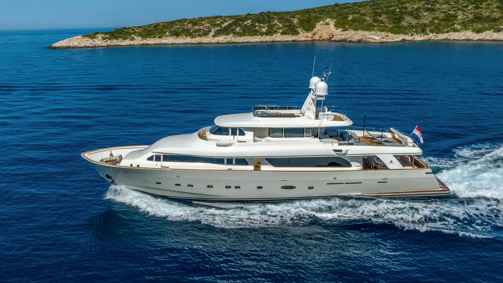 01-Klobuk-portside_.jpg