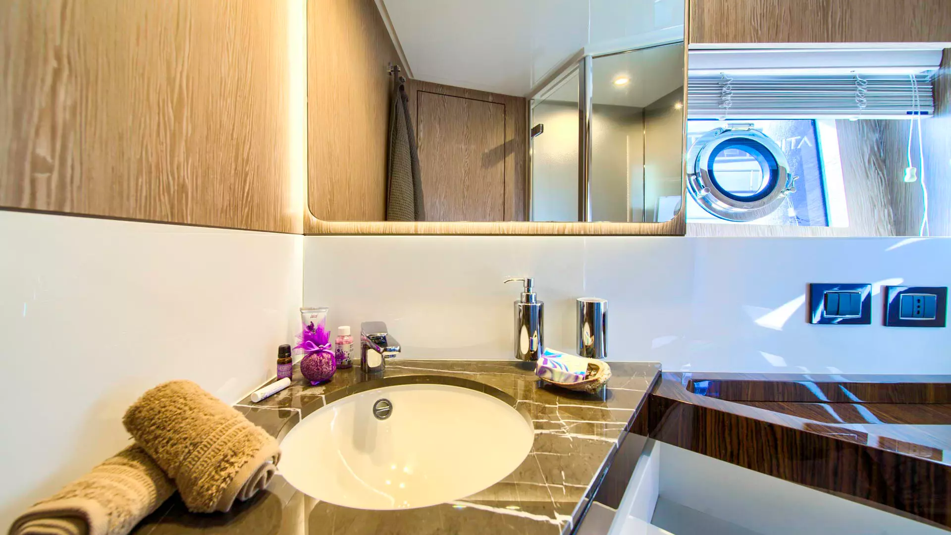 31-Azimut-S7-sink _.JPG