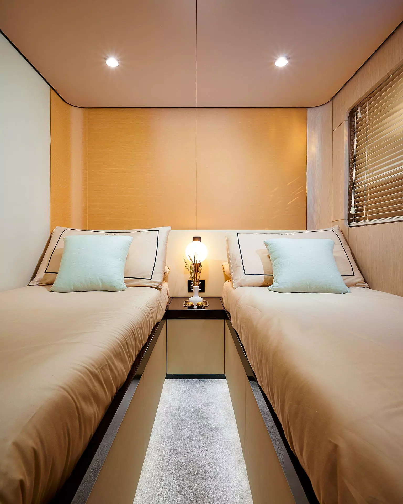32 OMR Group Twin cabin _.JPG
