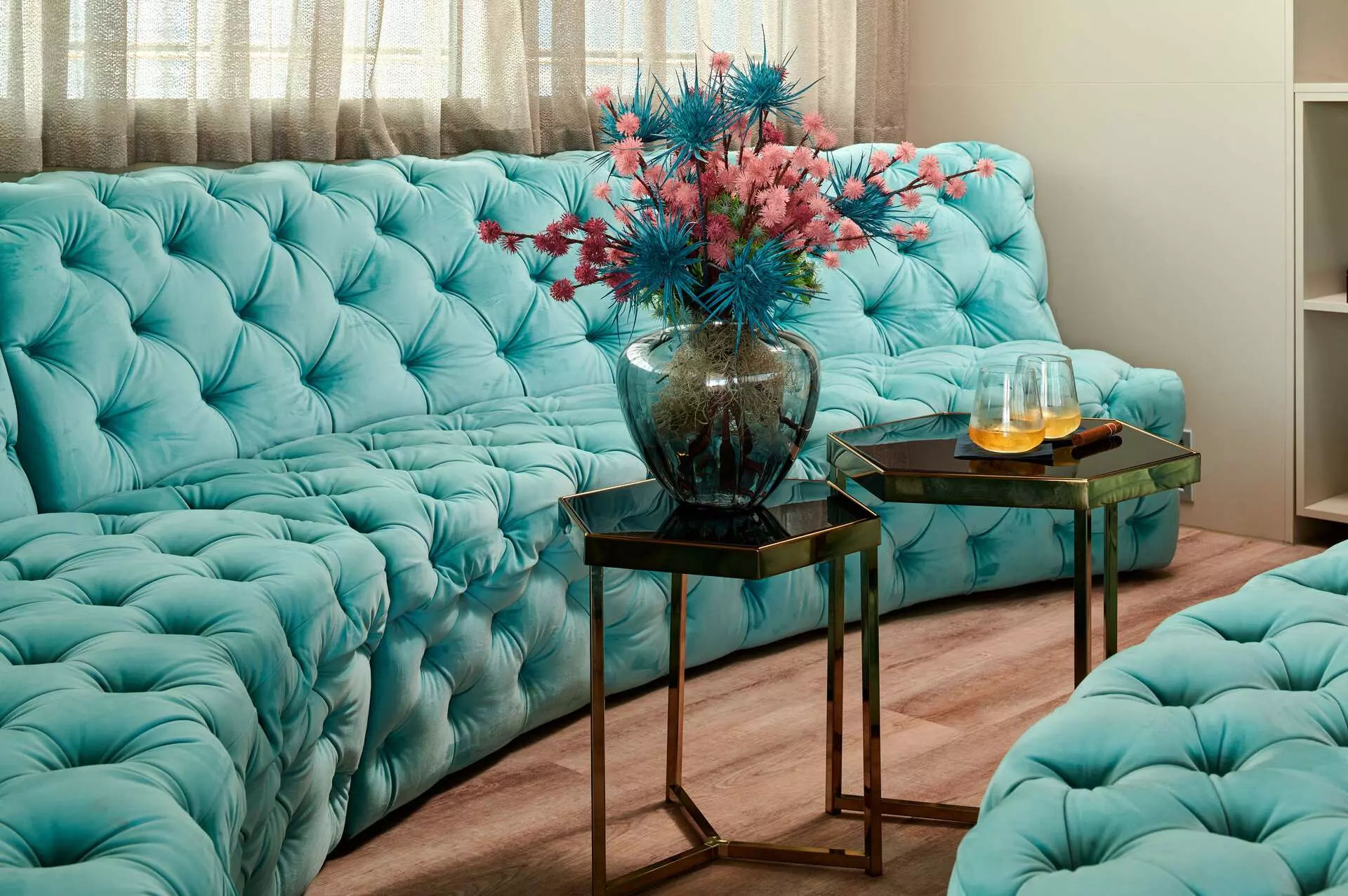 05 - Interior - Amenities - 01 - Bar (2).jpg