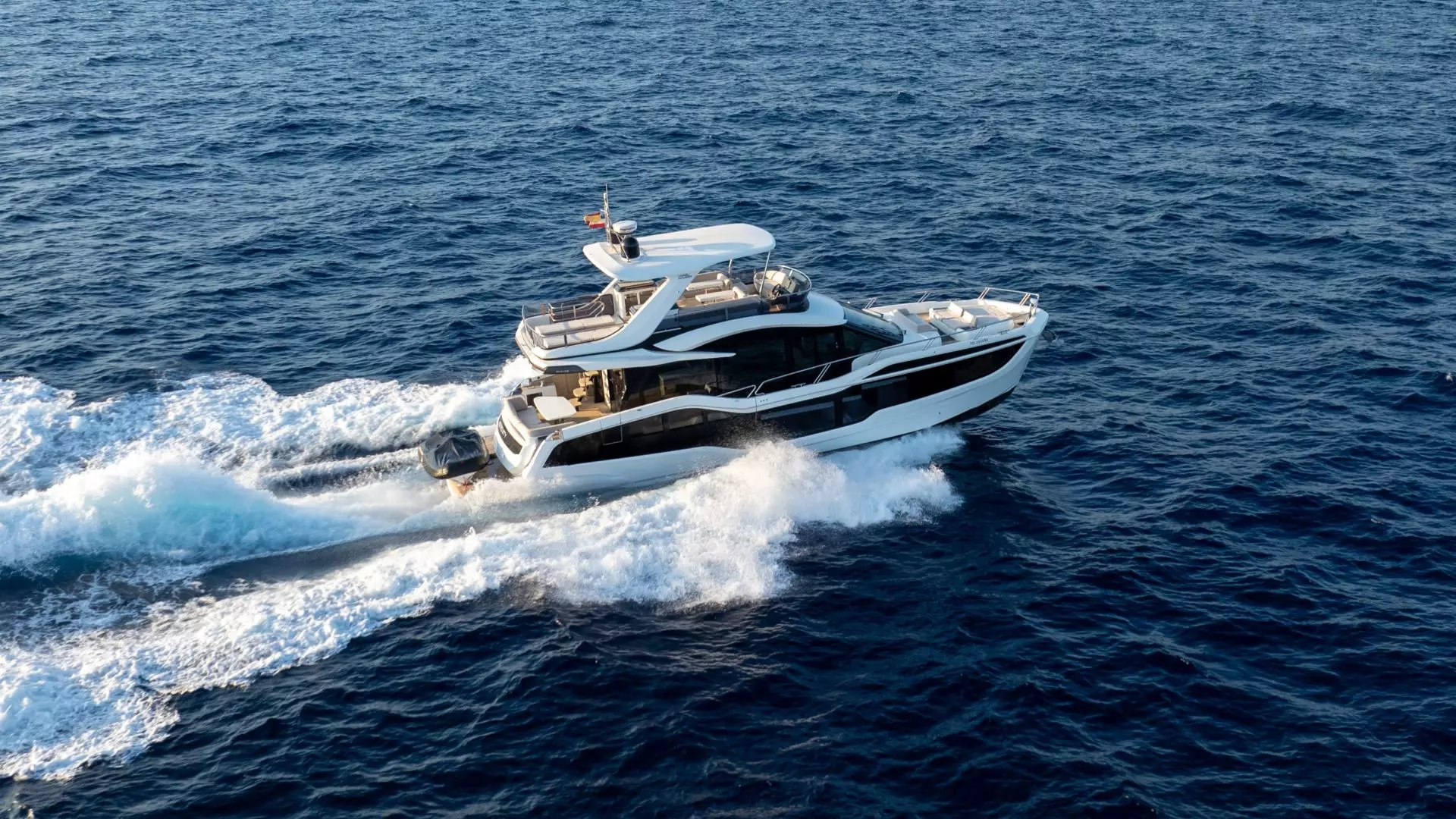Galeon 560 Fly Review: Expansive Living