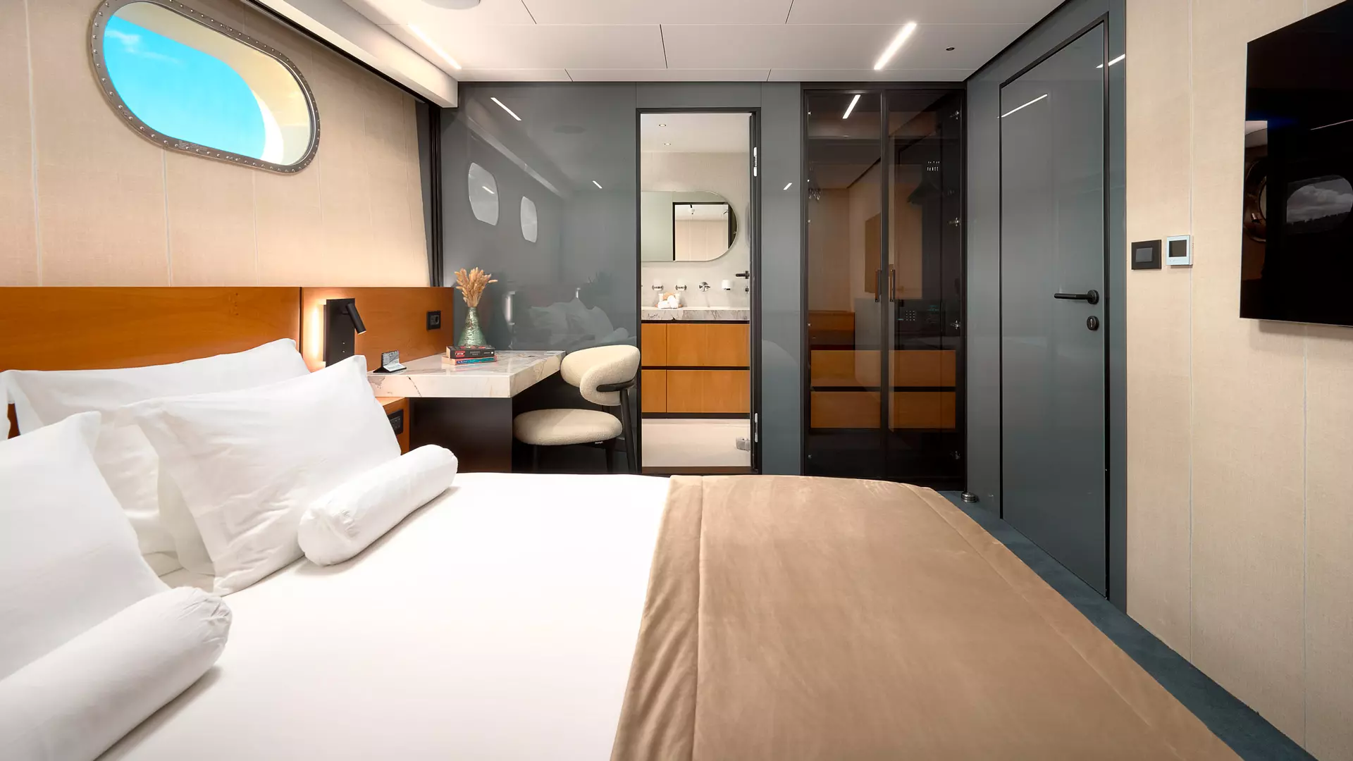 41-Marallure-Double-cabin-side-view_.jpg