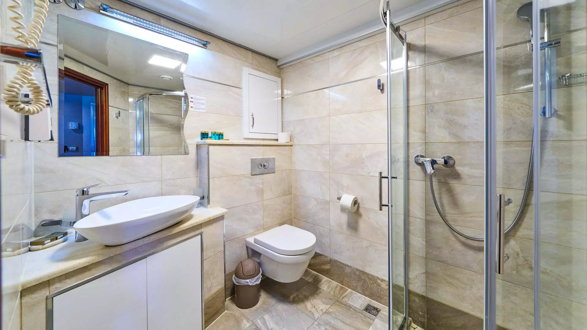 Casablanca-bathroom.jpg