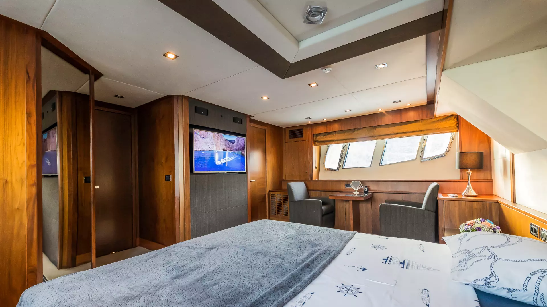 23-The-best-way-Maste-cabin-view.JPG
