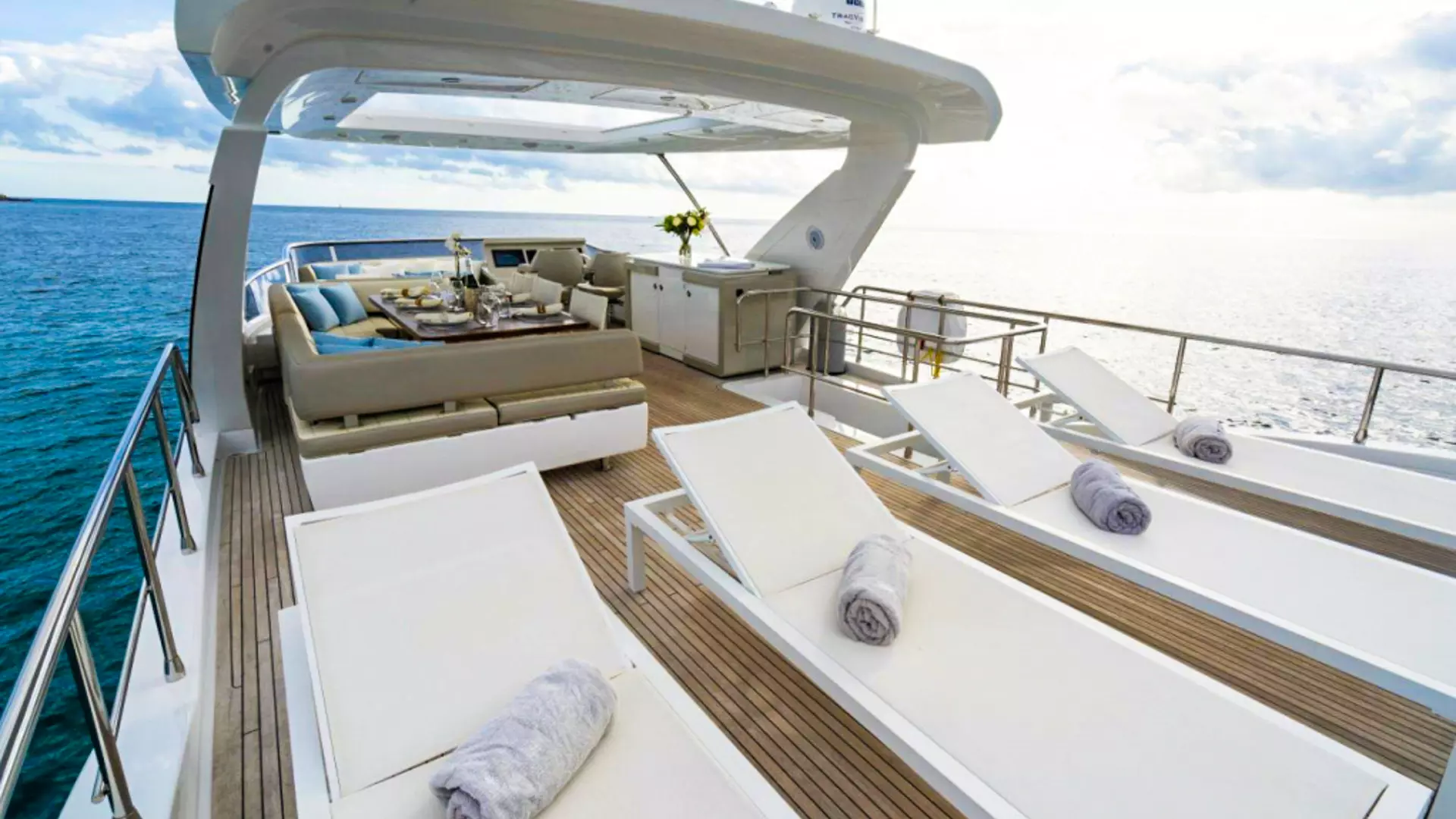 12-Azimut-72-Fly-Mineira-Flybridge-4 _ _.JPG