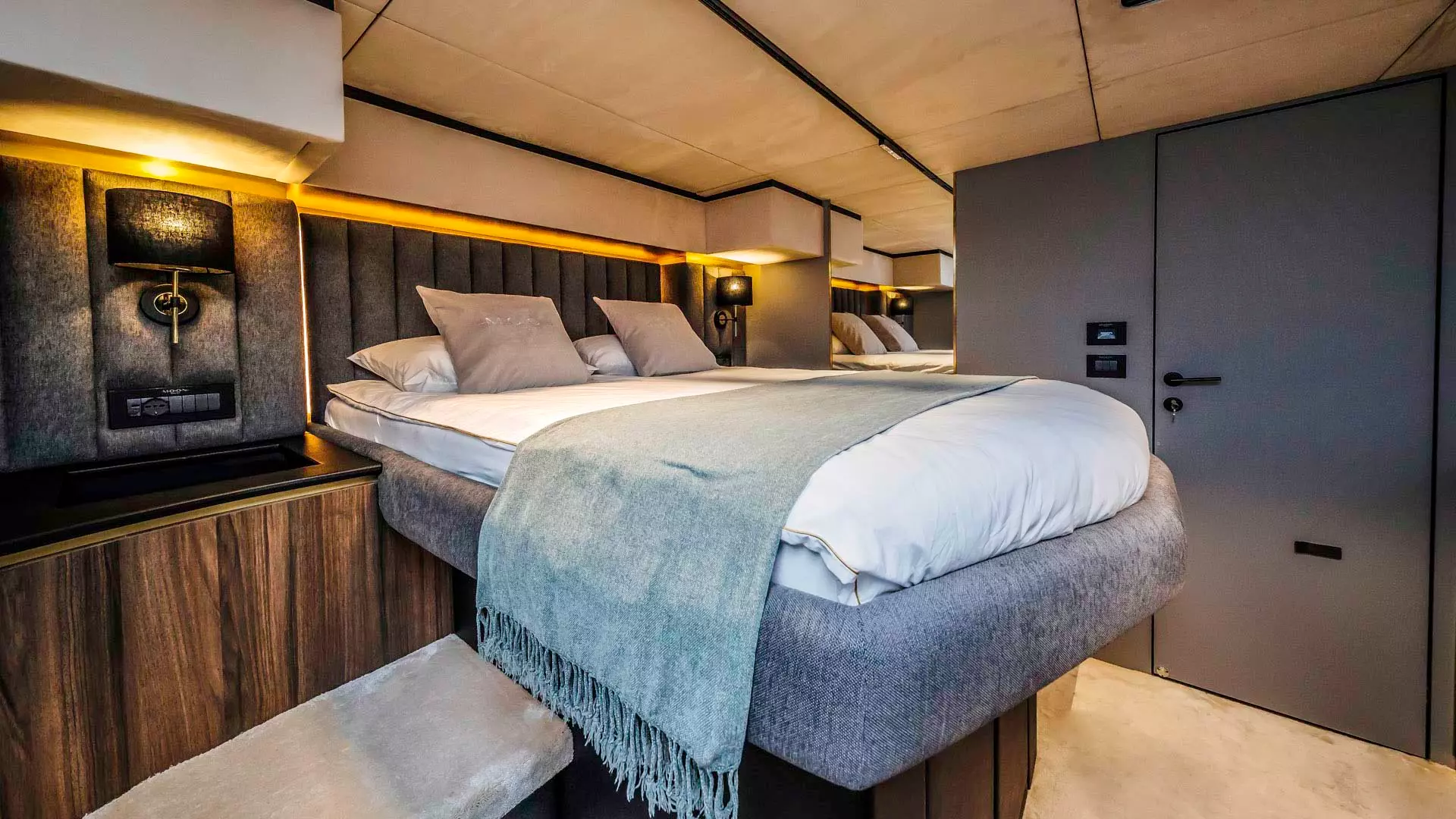 19-Over-the-Moon-Double- cabin-port-side-bow.JPG