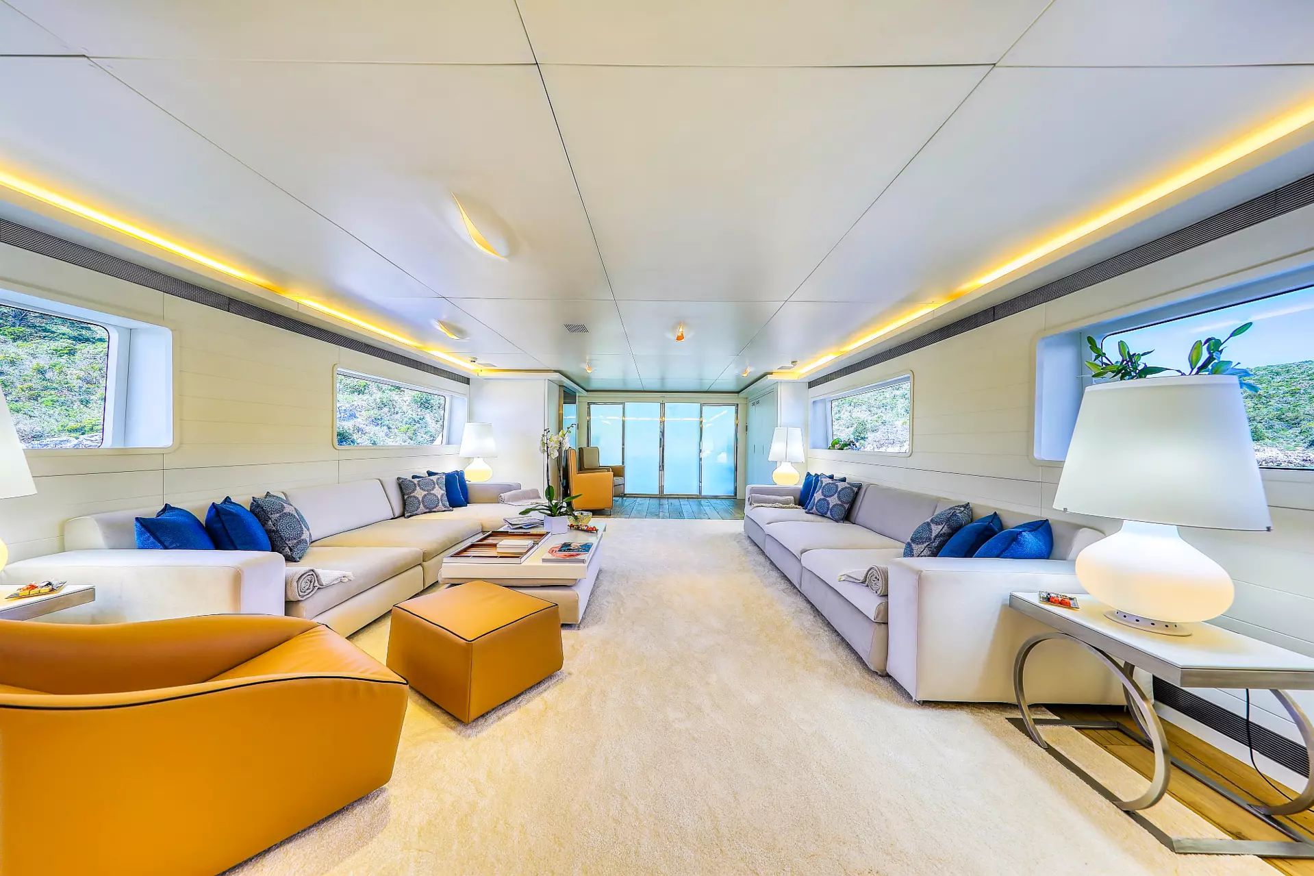 23-Anavi-salon-aft-view.JPG
