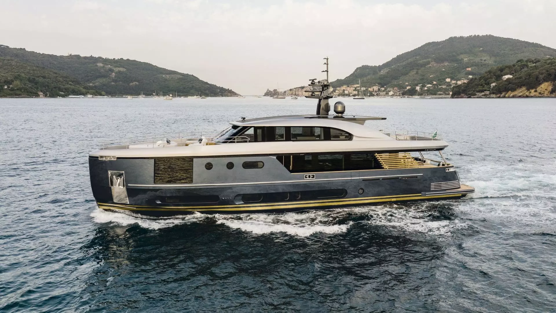 Azimut Magellano 30M: The Crossover Flagship