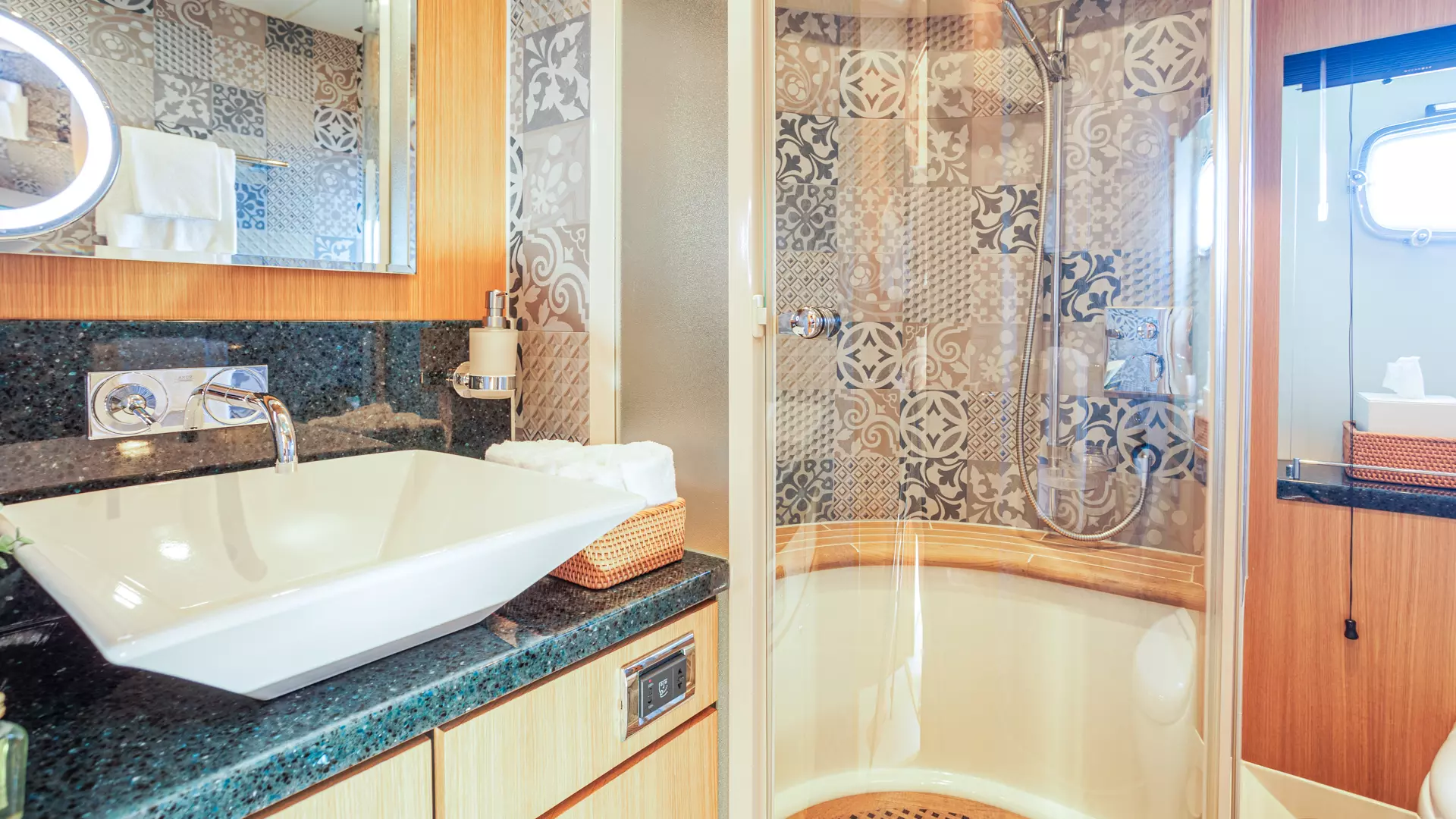 23-JoliDor-VIP-cabin-bathroom_.jpg