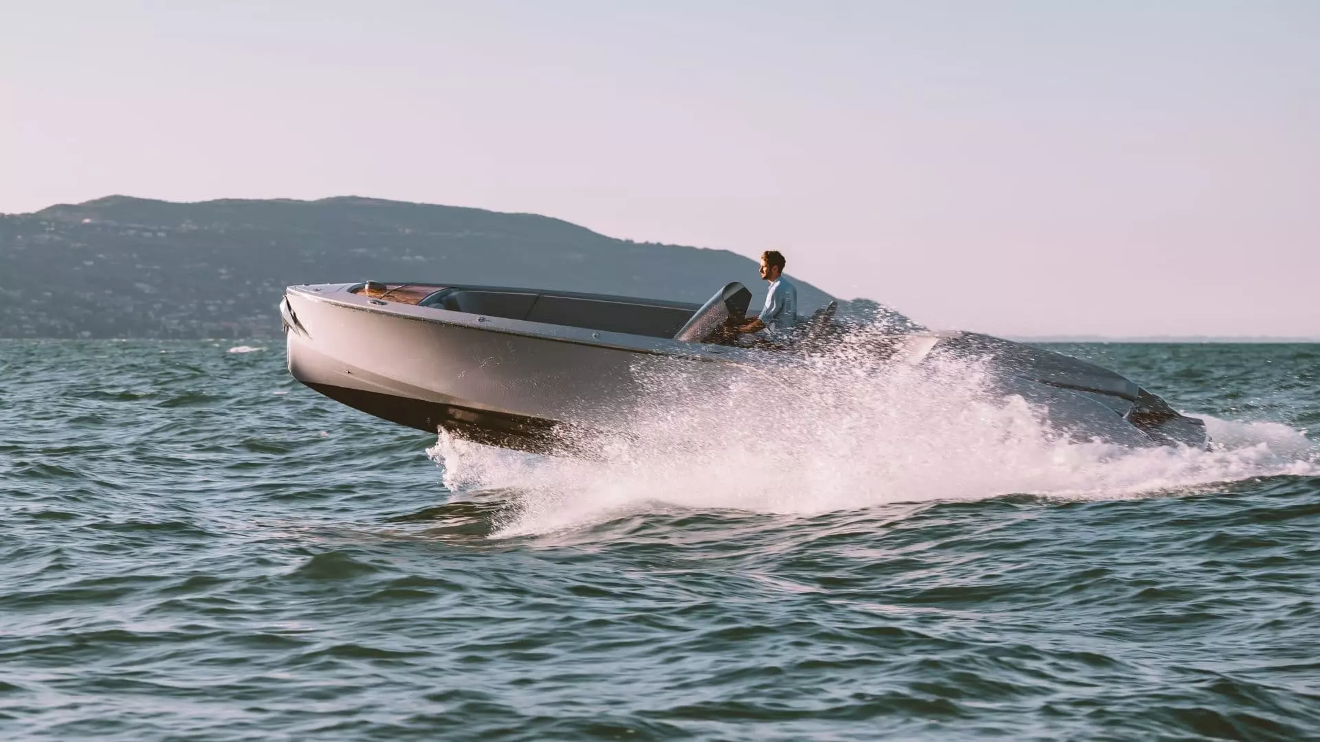 Frauscher x Porsche eFantom First Drive: Quiet Luxury