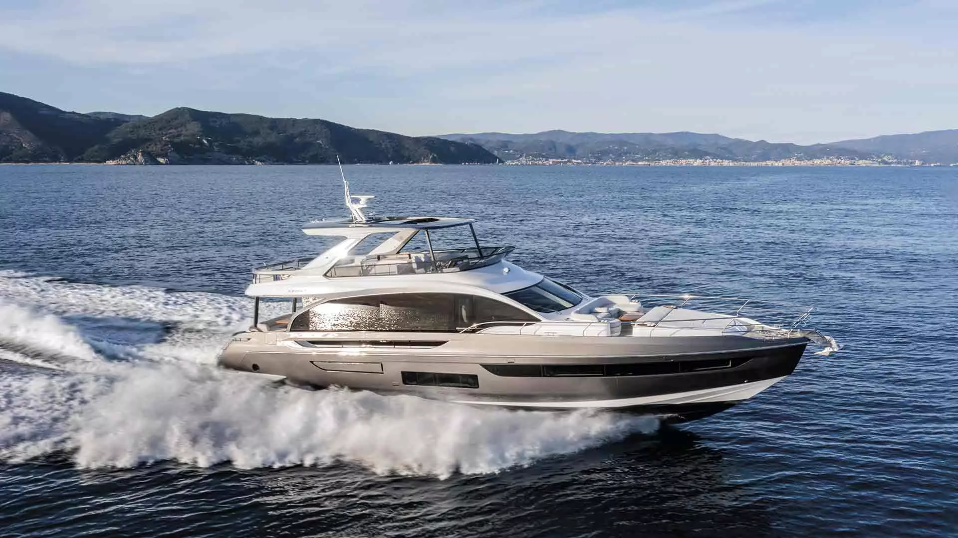 Azimut 72 Fly Review: Sporty Sophistication and Style