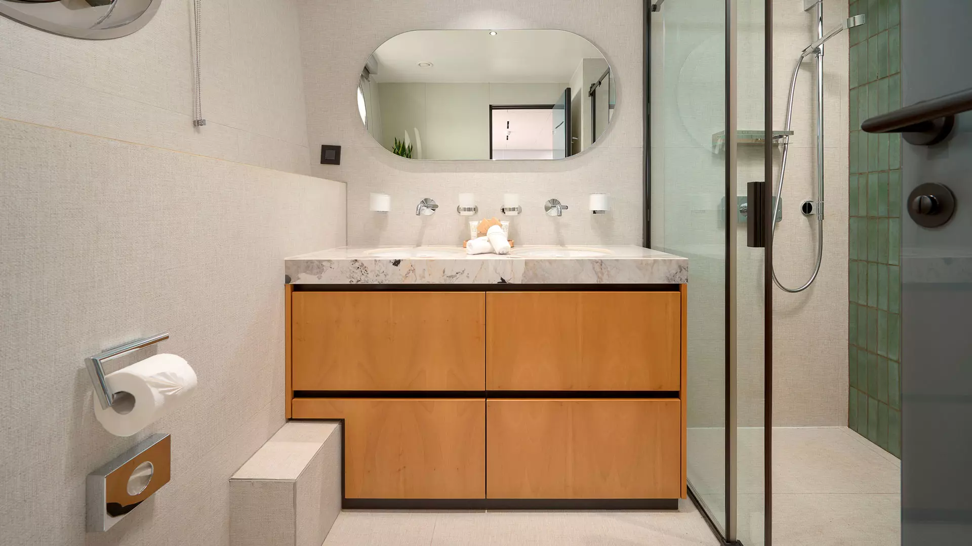 42-Marallure-VIP-cabin-en-suite_.jpg