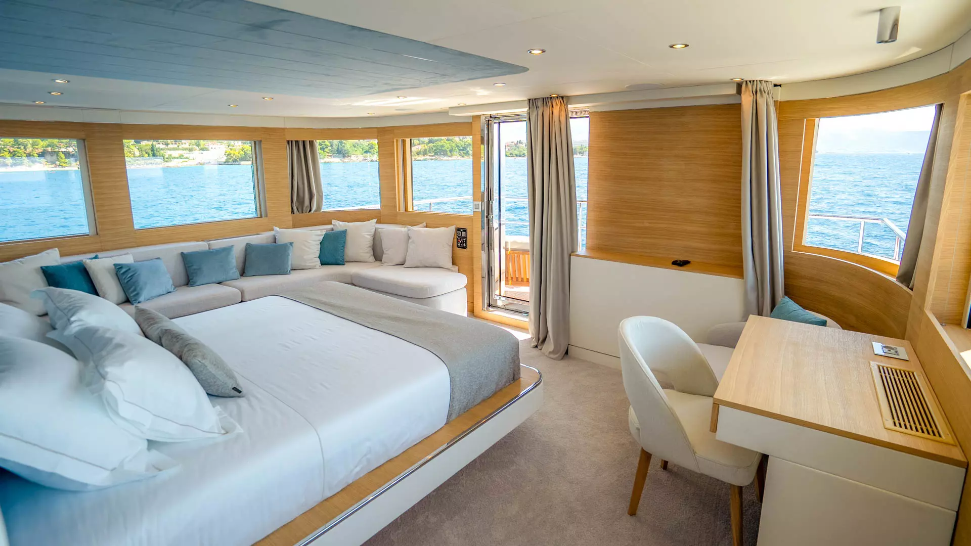 18-Renata-Master-stateroom_.jpg