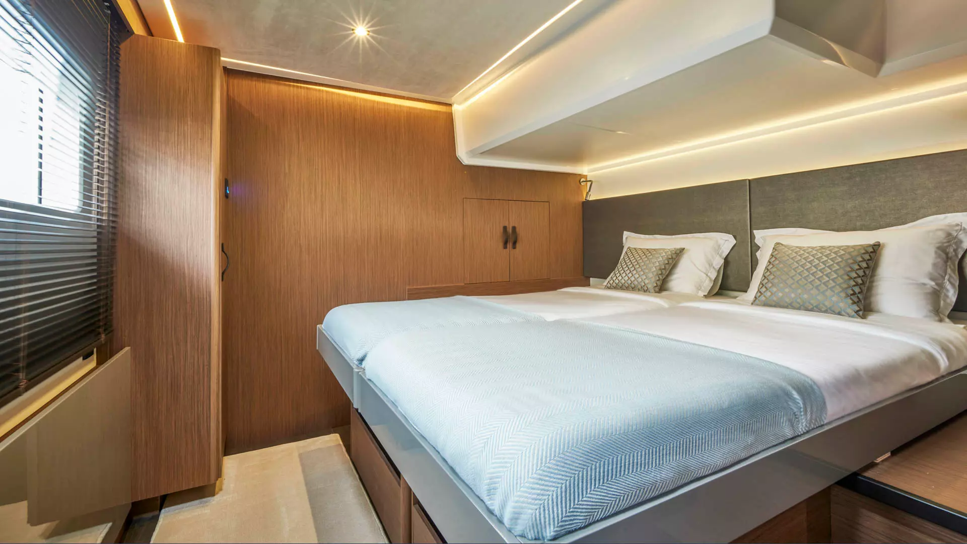 14-Prestige-M48-Double-cabin-view.jpg