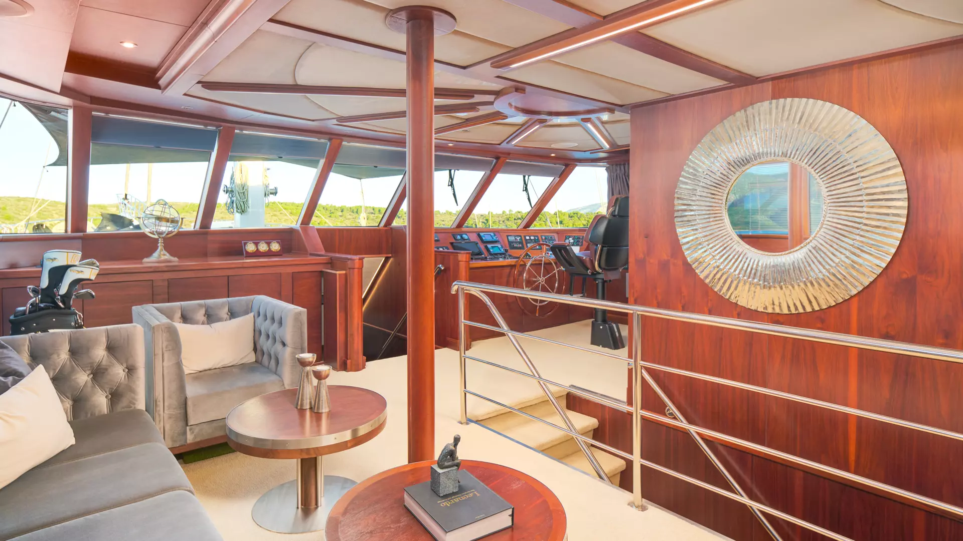 27-Lady-Gita-salon-wheelhouse_.jpg