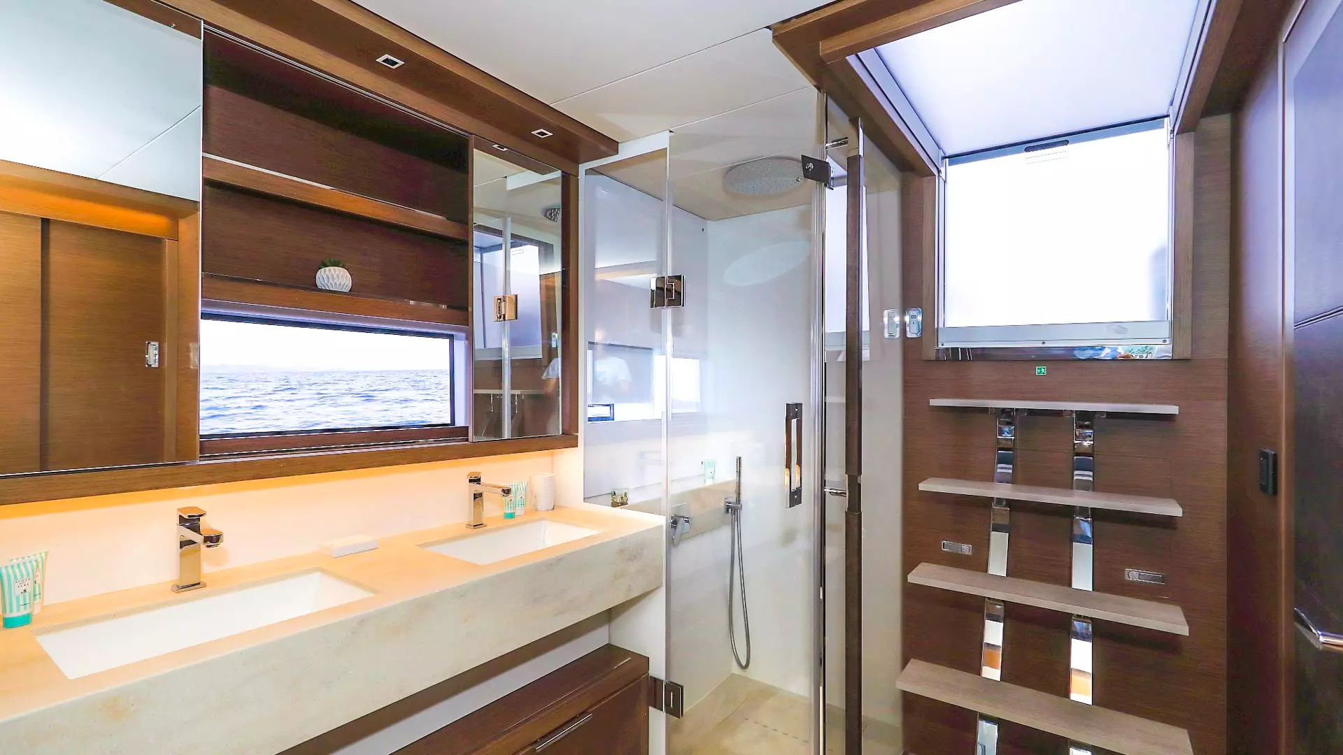 23-Lagoon-Sixty-7-Master-ensuite _ _.JPG