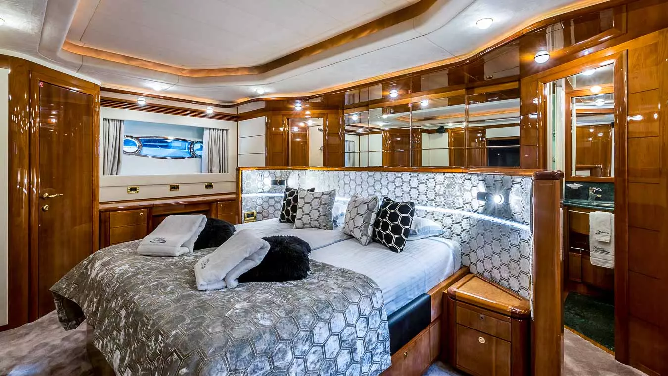 09--katariina-master-cabin.JPG