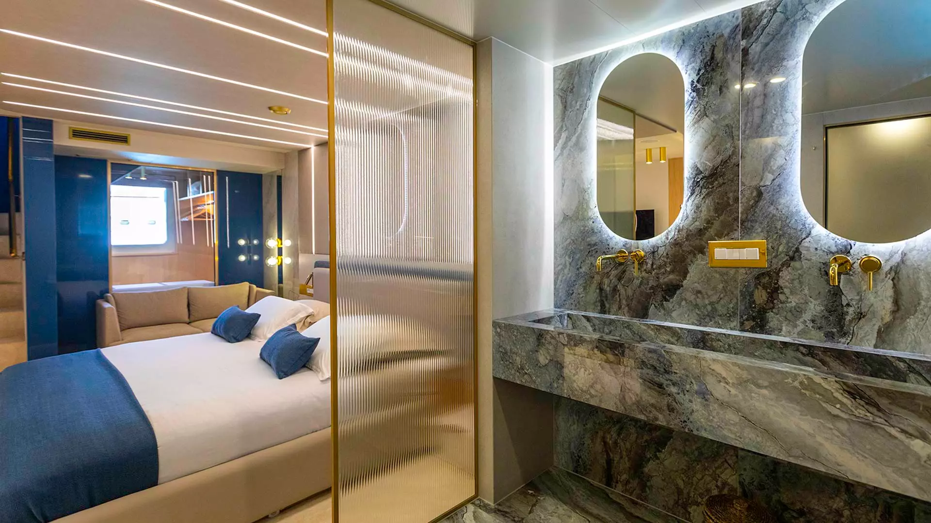 14-Scorpios-Master-en-suite _ _.JPG