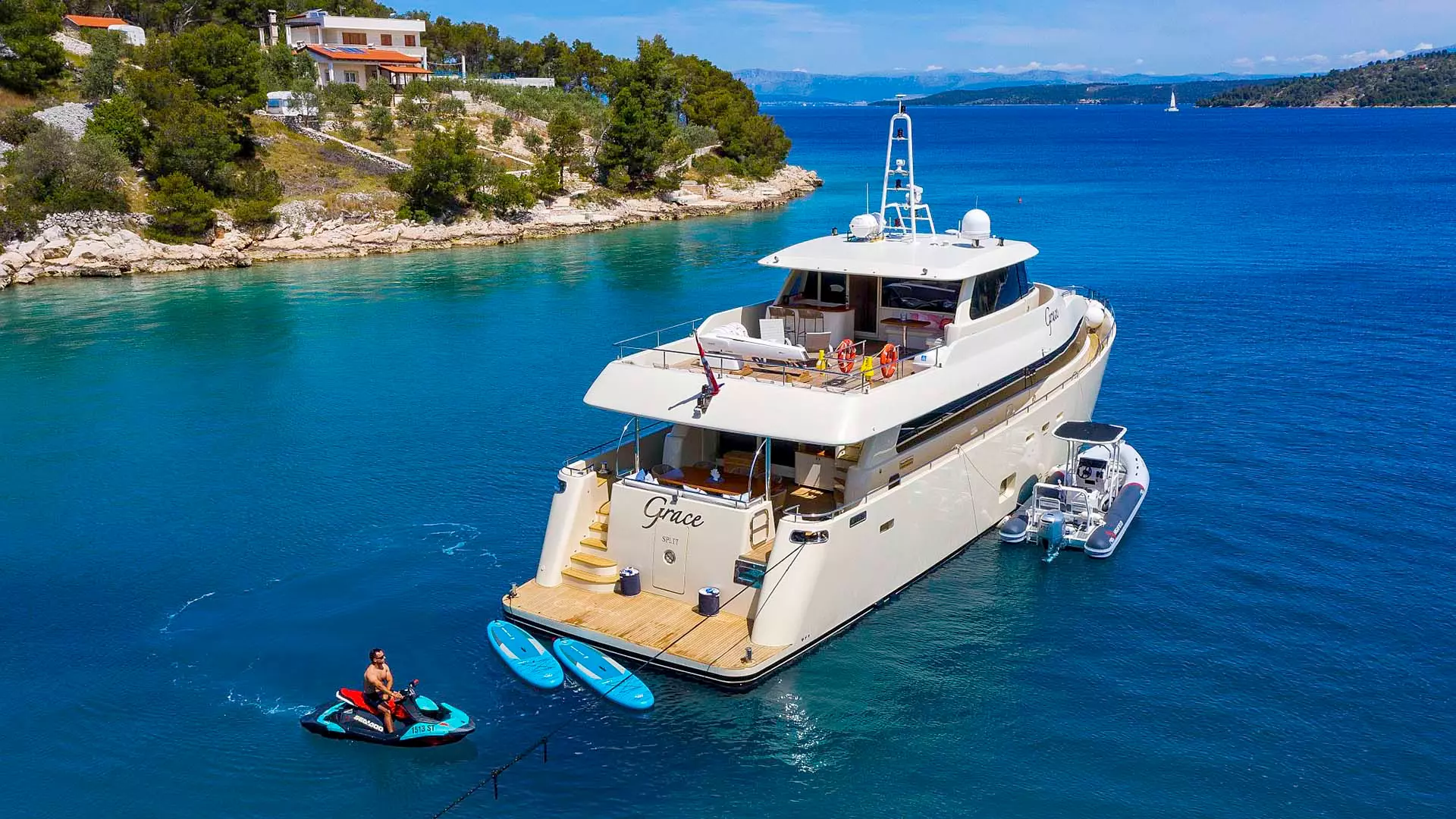 10-GRACE-stern-view _.JPG