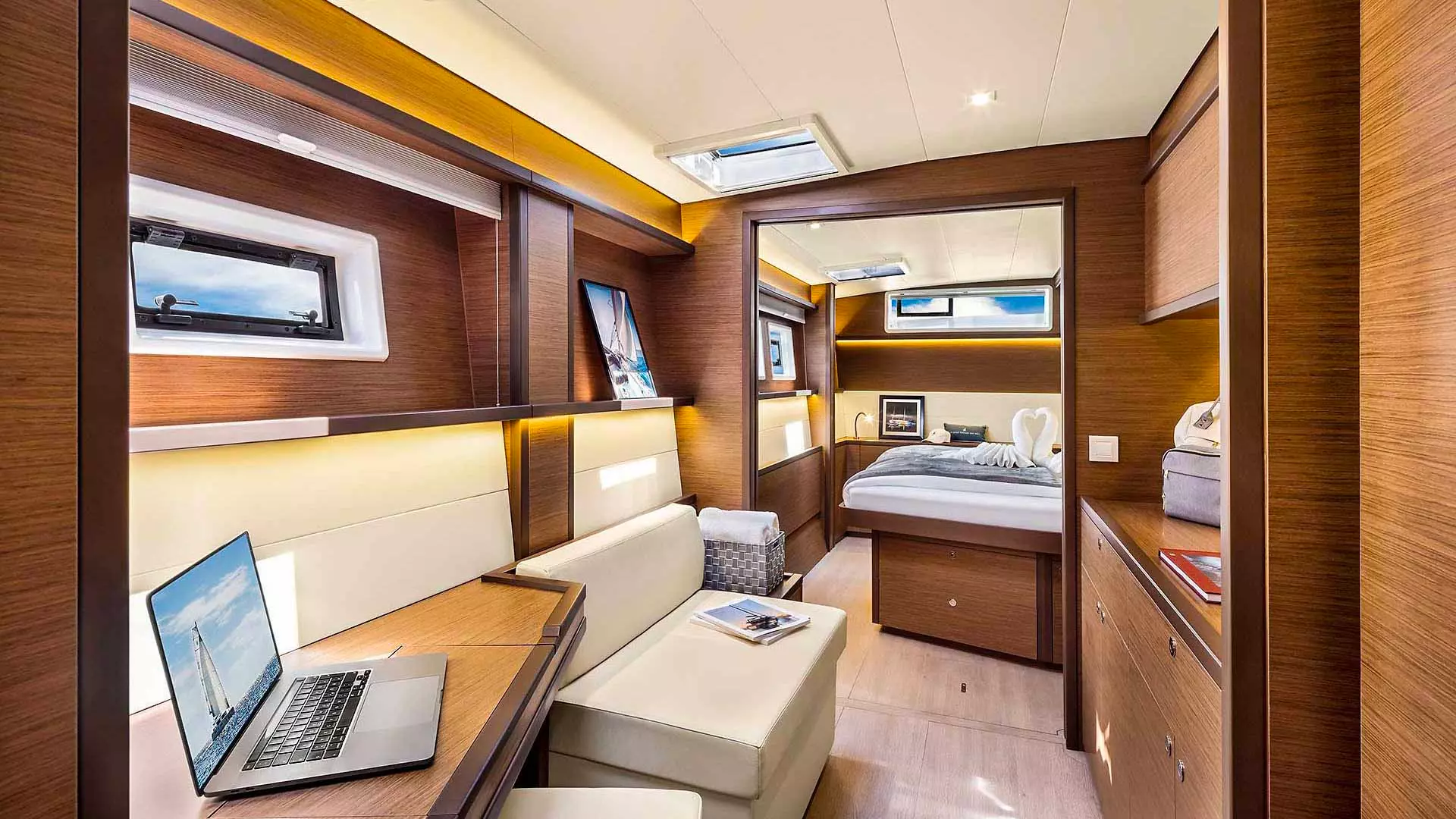 20-Lagoon-52-F-Master-cabin-view-4-4.jpg