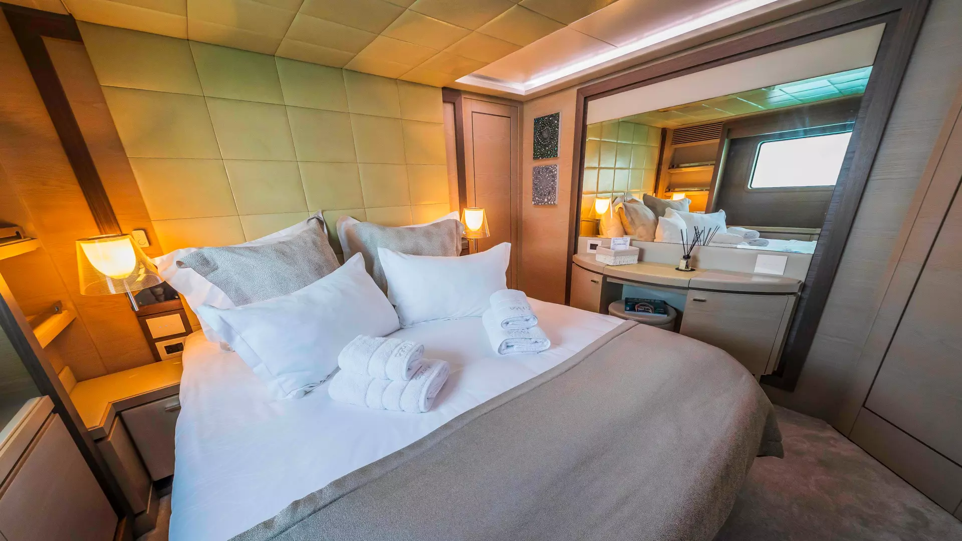 25-Ocean-Drive-Master-cabin _ _.JPG