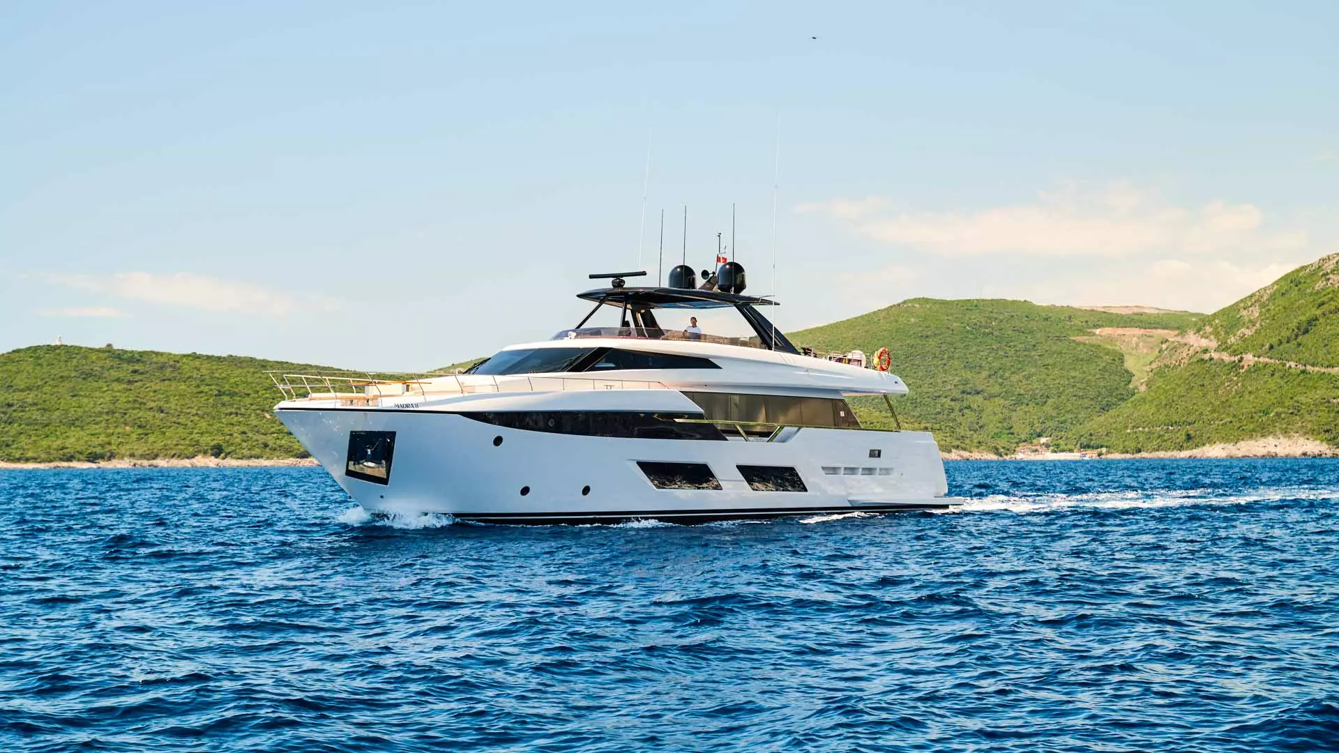 05-Madra-II-portside-cruising_.jpg