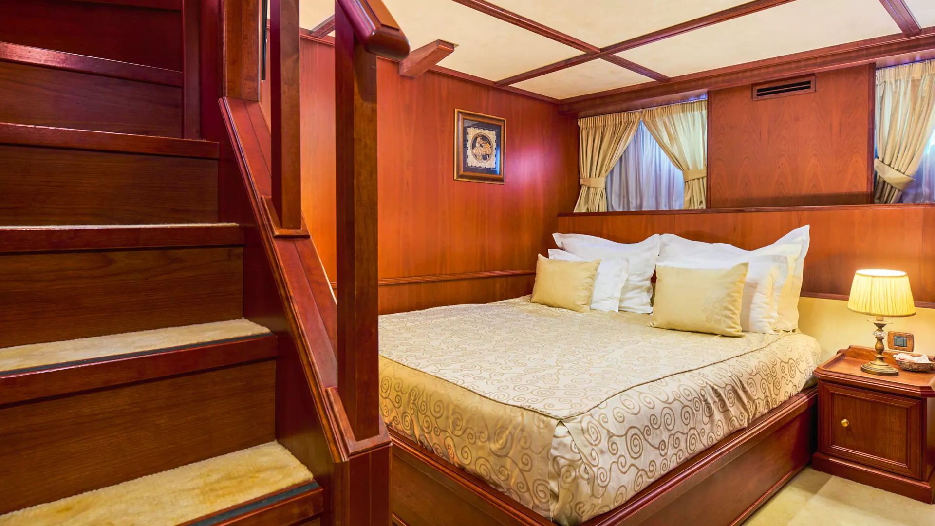 28-Seagull-II-one-of-two-double-guest-rooms_ _.JPG
