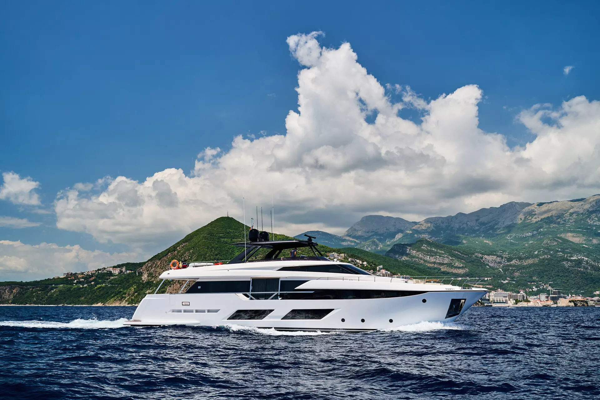 03-Madra-II-starboard-cruising_.jpg