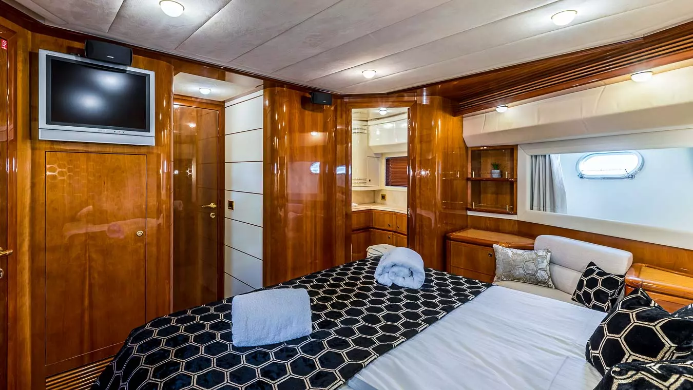 14--katariina-vip-cabin-angle.JPG