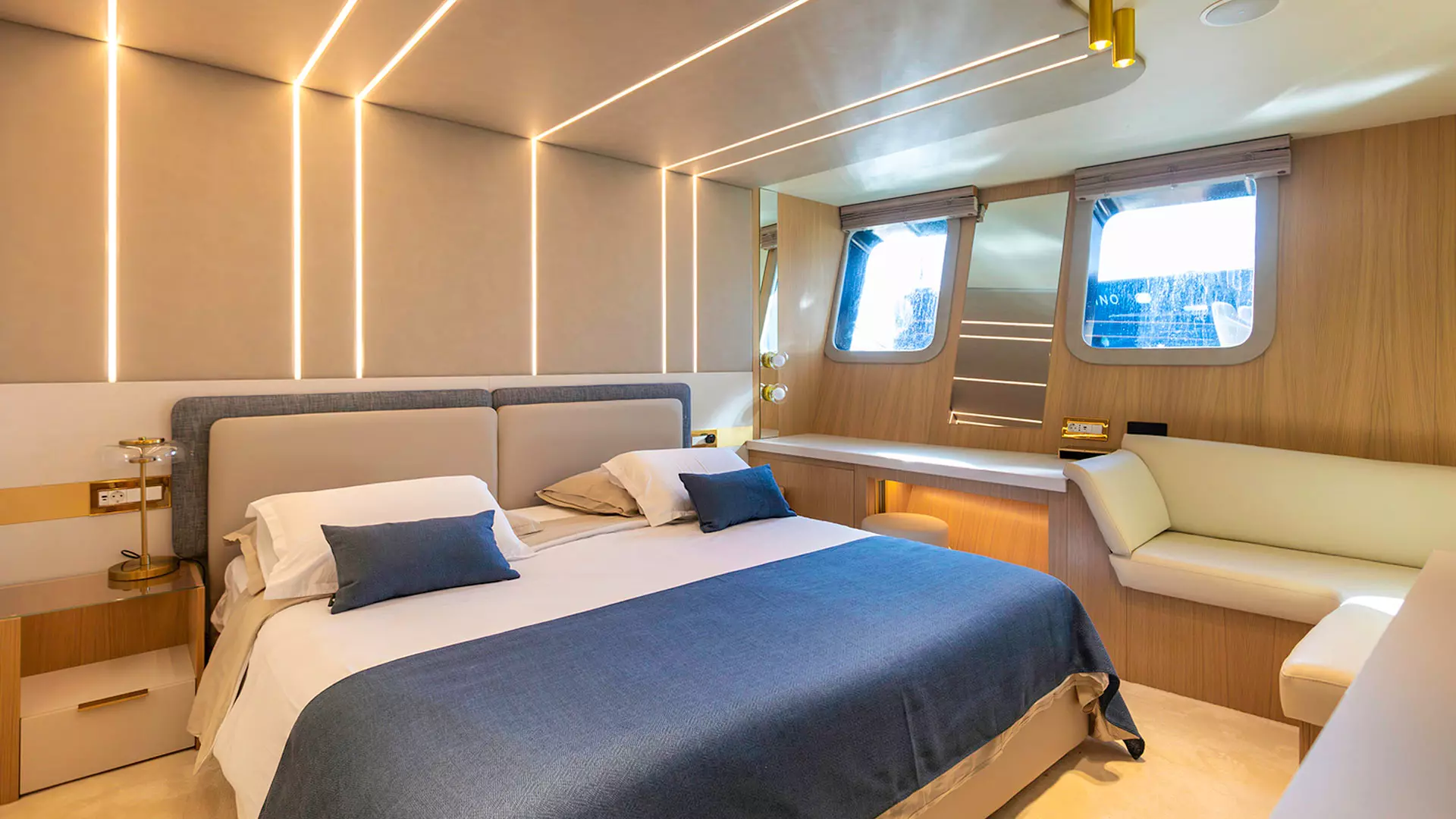 18-Scorpios-VIP-cabin _ _.JPG