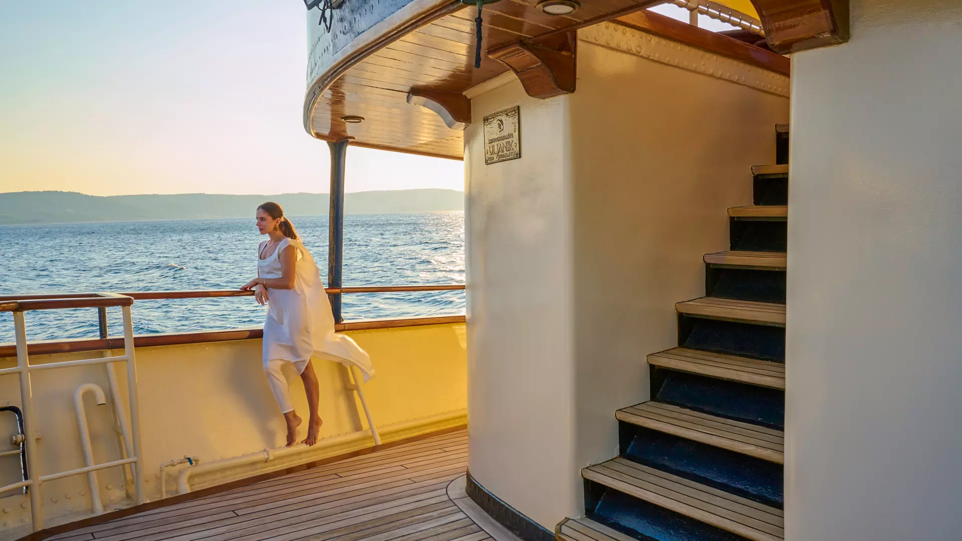 13-Seagull-II-stairways-between-decks_ _.JPG