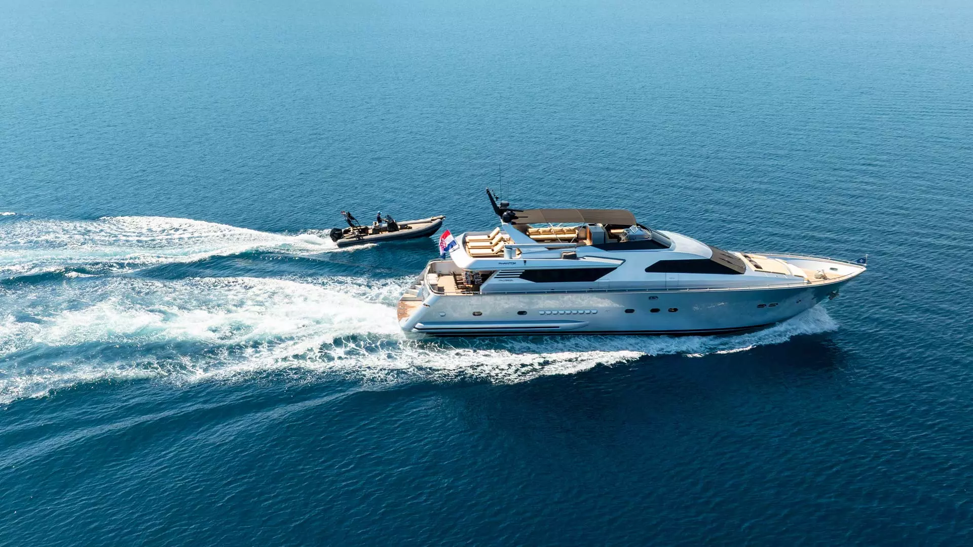 01-Phantom-open-sea-splendor_.jpg