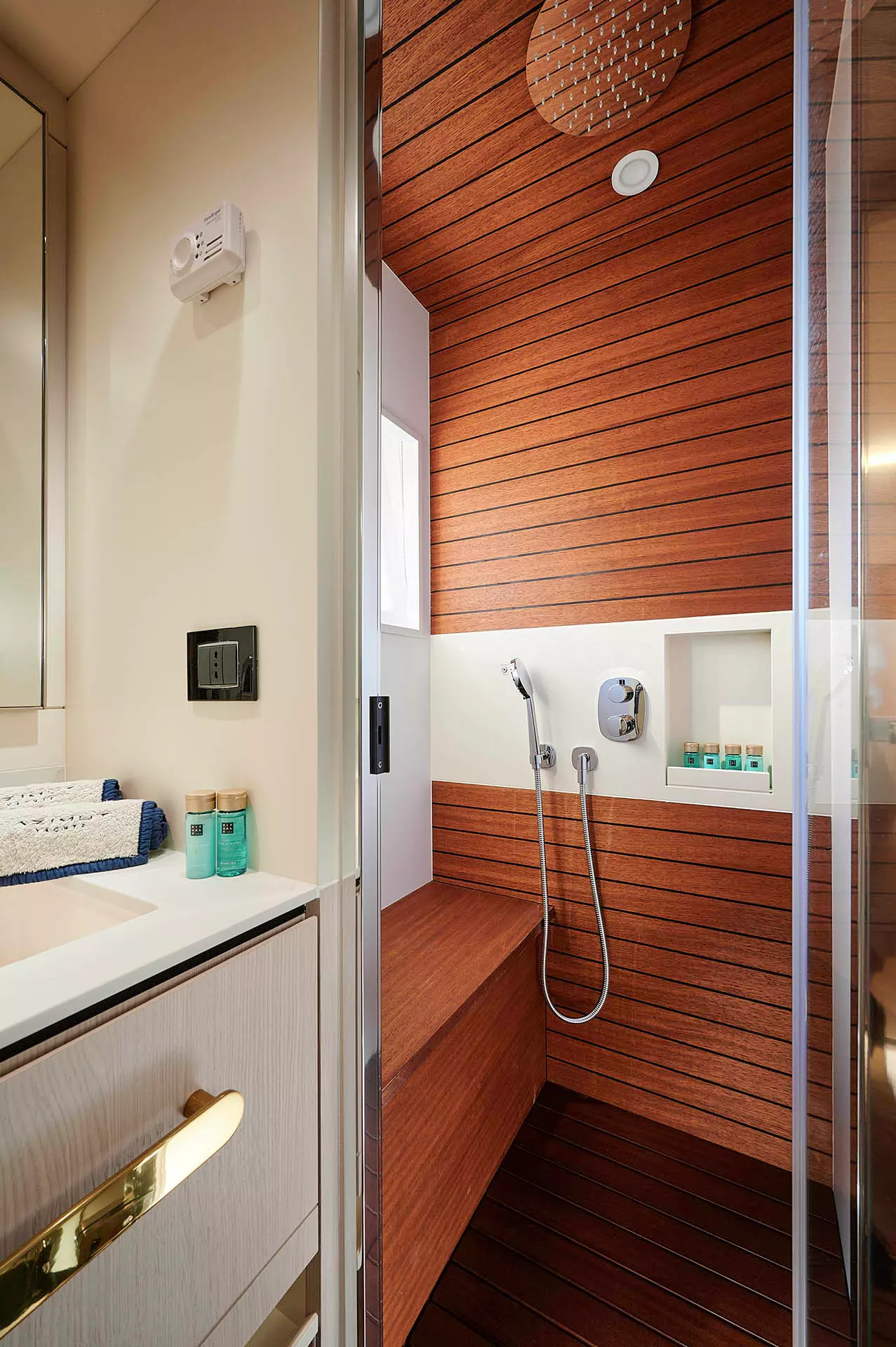 29 OMR Group VIP Cabin bathroom _.JPG