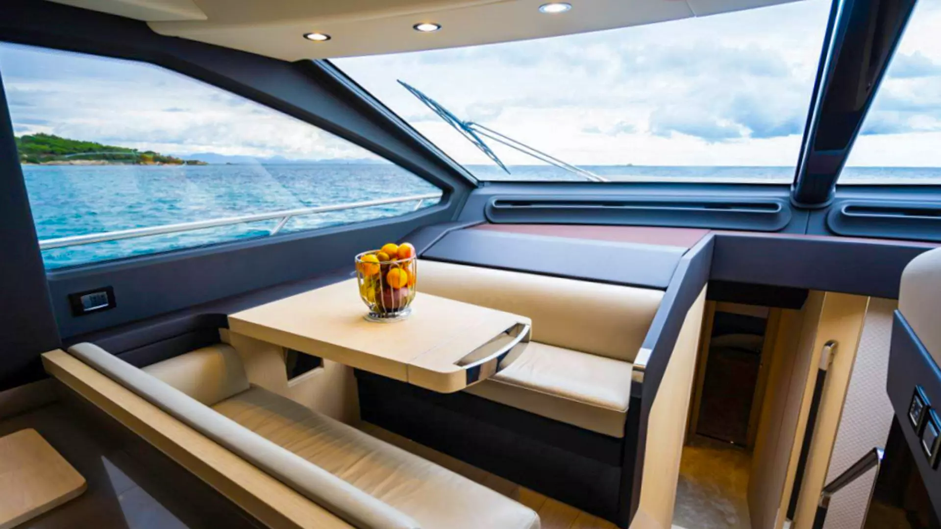 19-Azimut-72-Fly Mineira-salon-corner _ _.JPG
