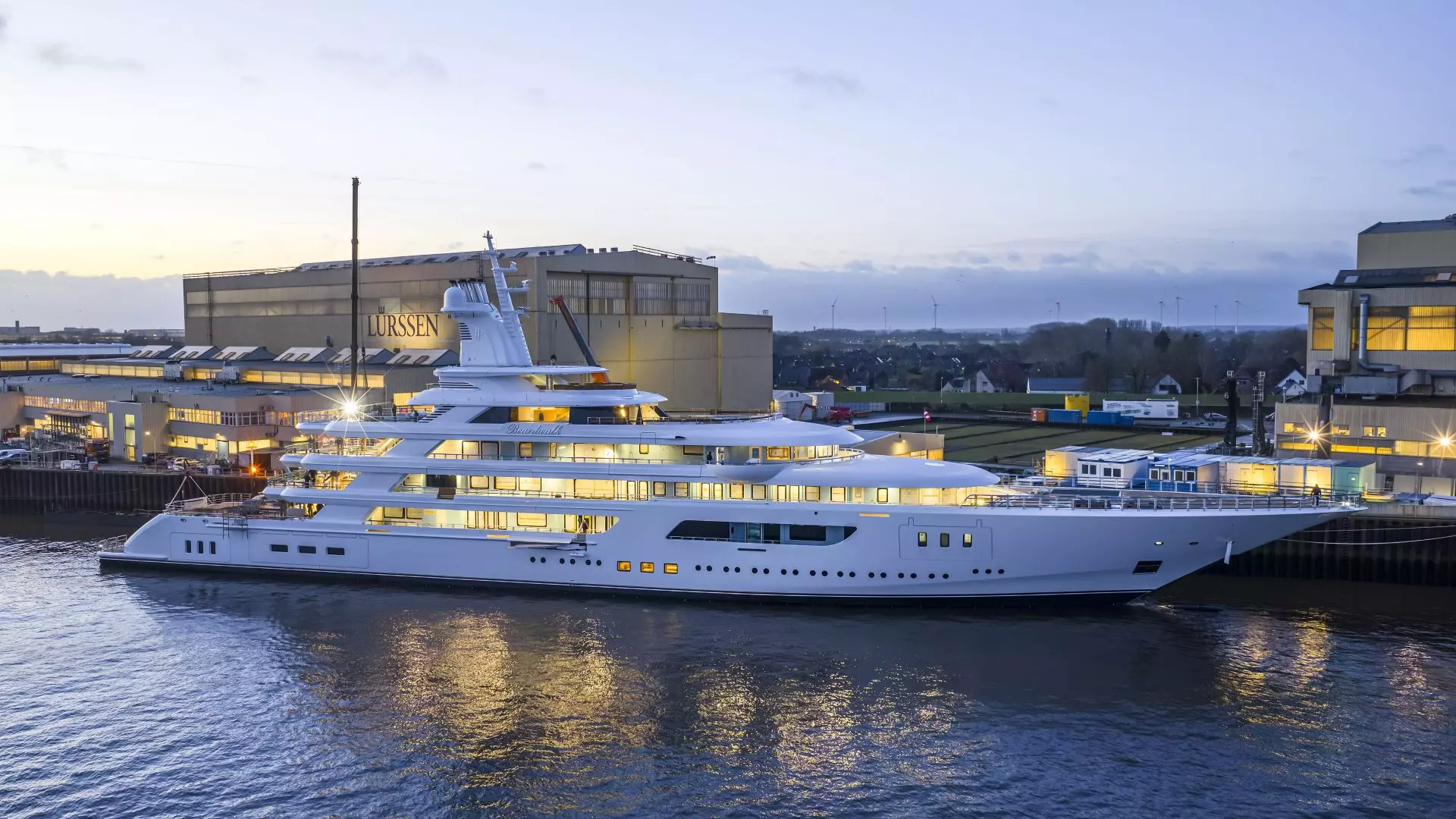Superyacht Lürssen Boardwalk side view