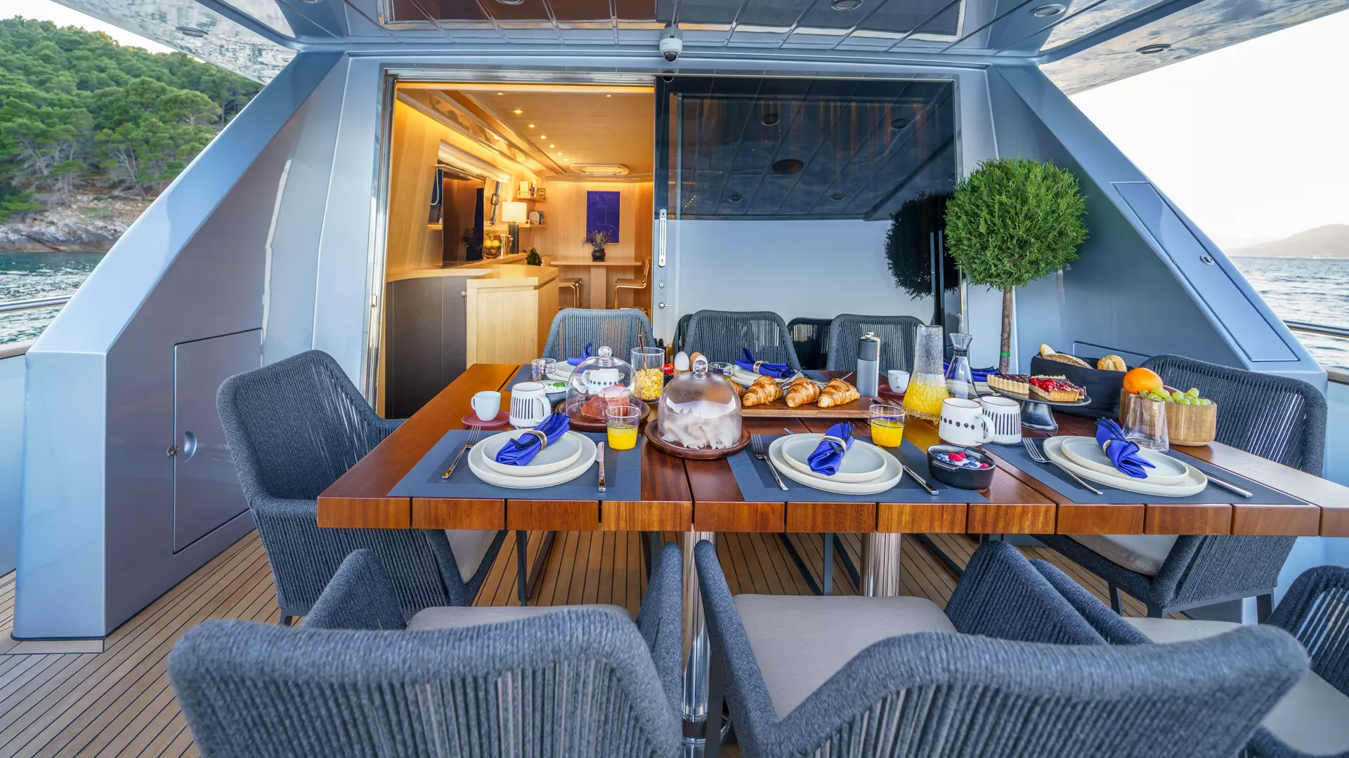 12-Phantom-alfresco-breakfast-bliss_.jpg