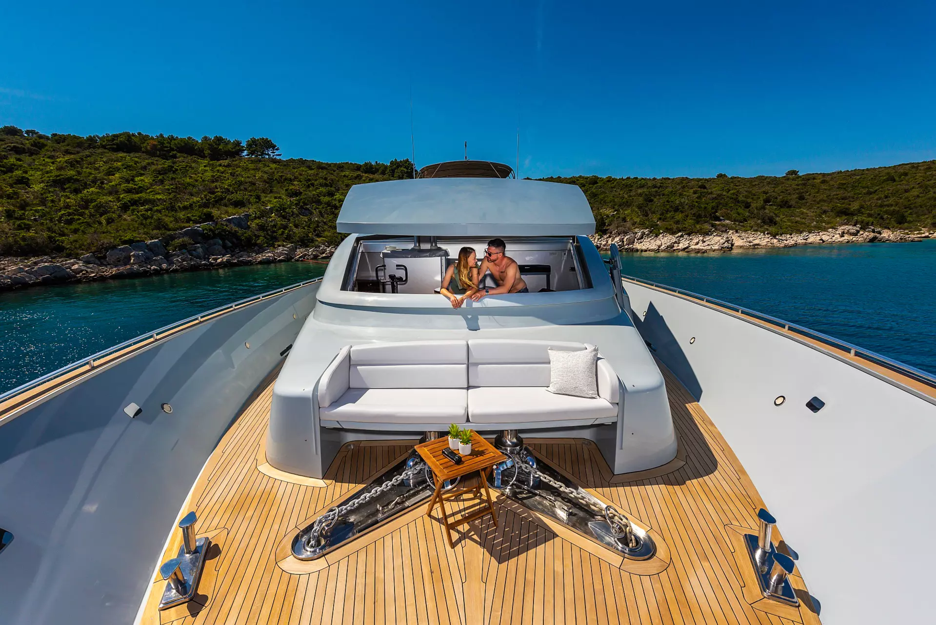 12-Anavi-foredeck-view.JPG