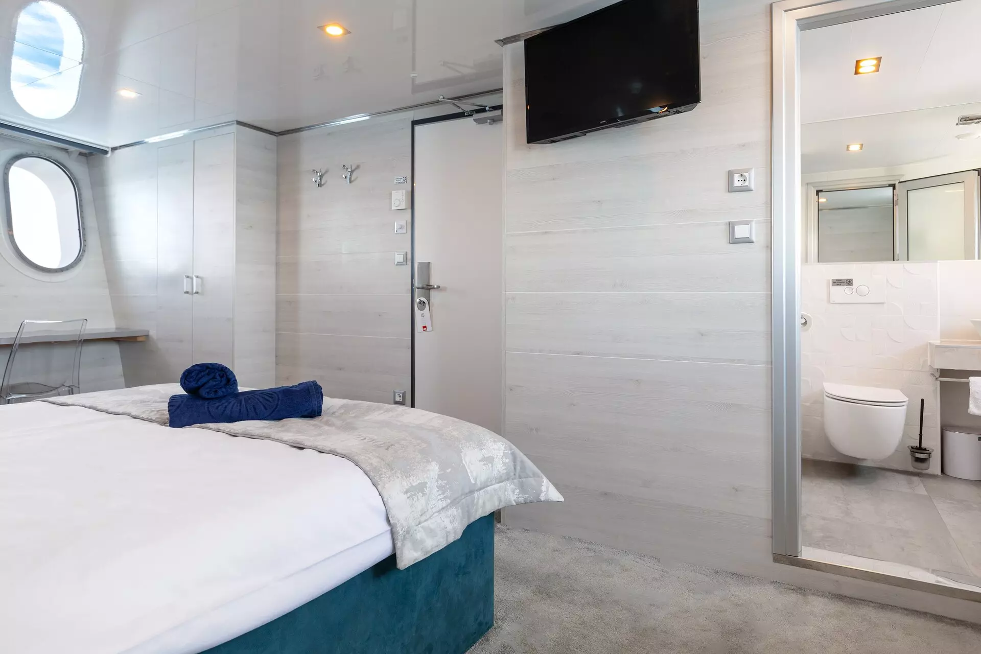 55. YOLO Double stateroom - Main deck.jpg