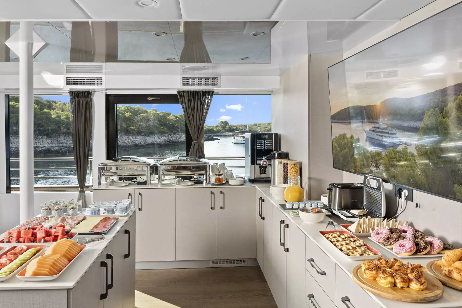 53. ALFA MARIO Food service.jpg