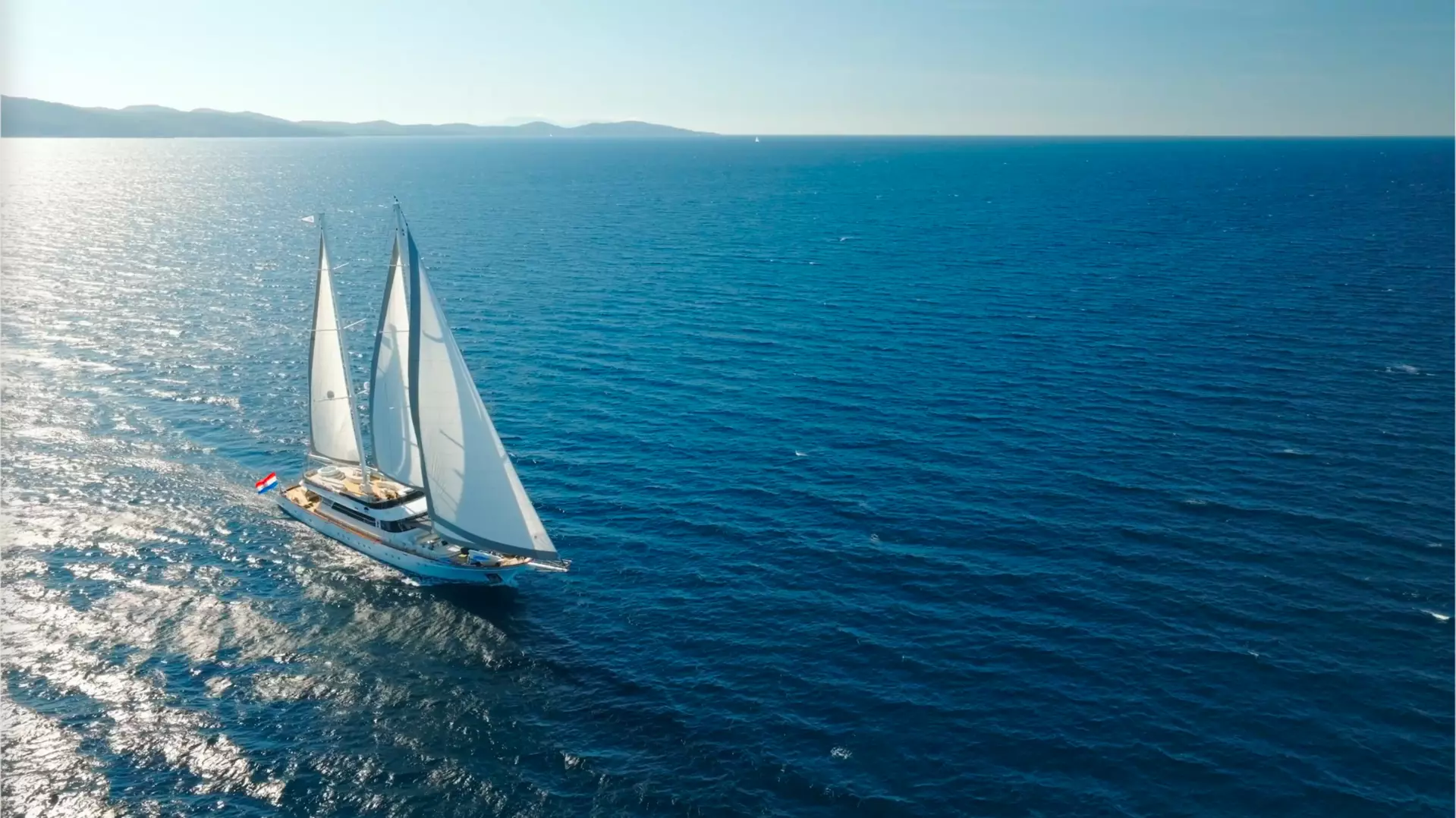 Luxury Sailing Yachts