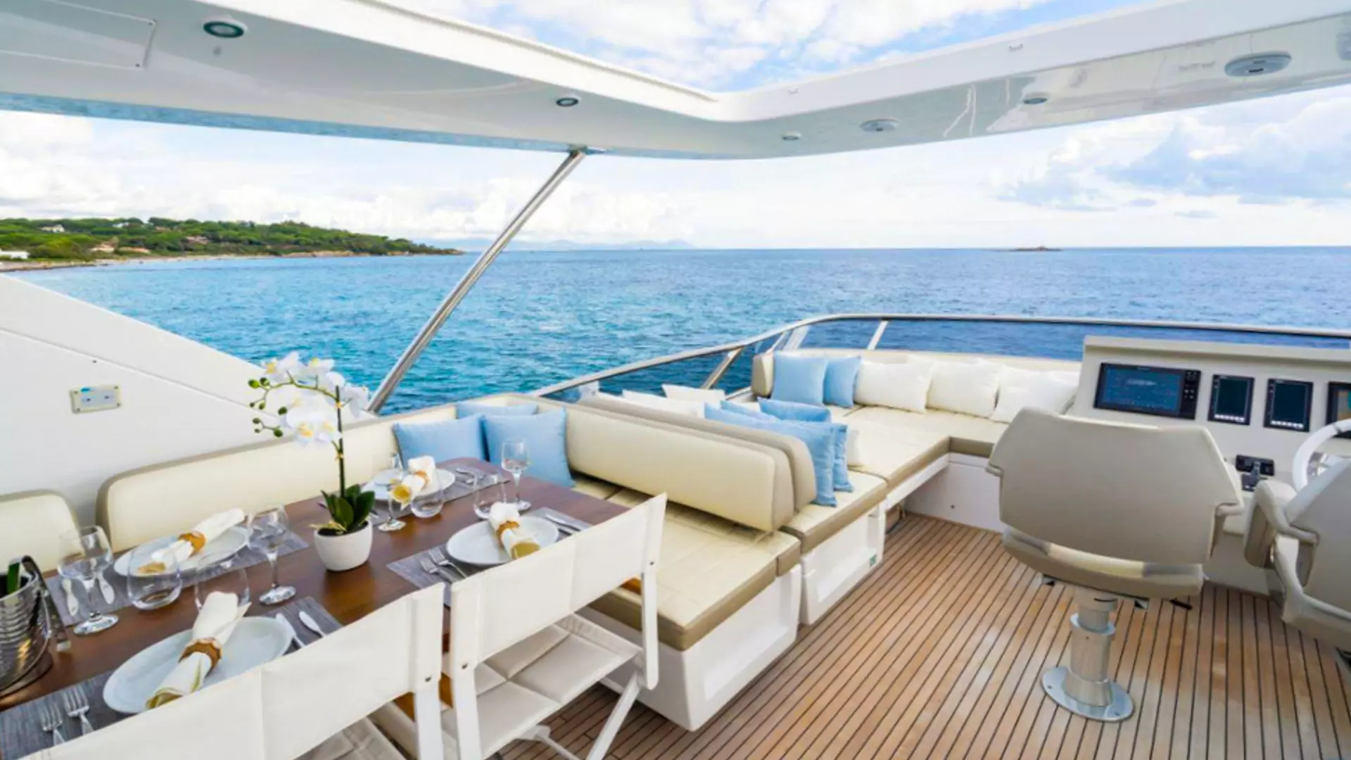 09-Azimut-72-Fly-Mineira-Flybridge _ _.JPG