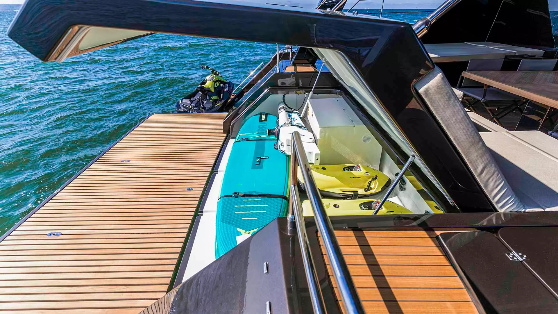 05-Sunreef-70-power-aft-garage.JPG