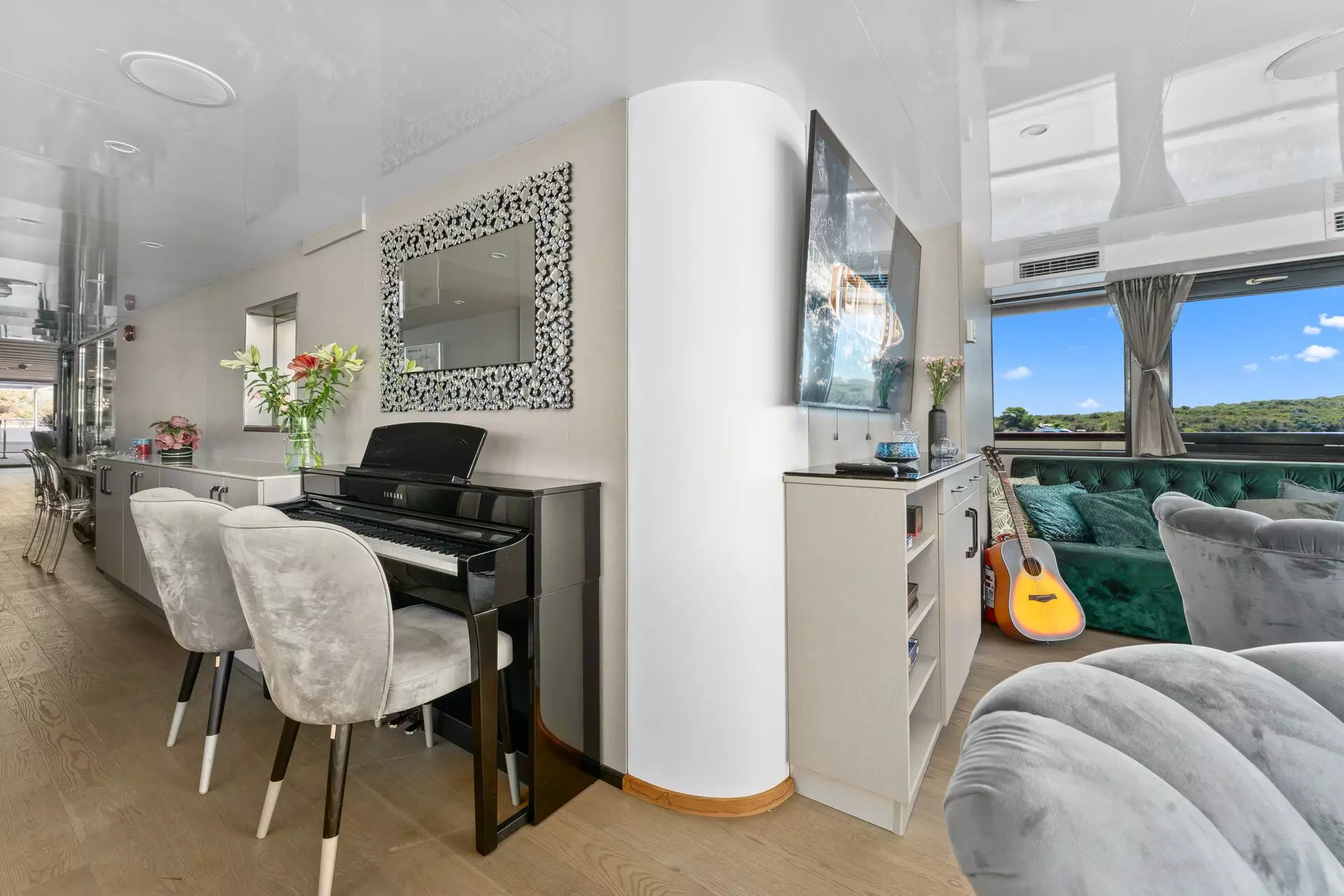 60. ALFA MARIO Salon - Upper deck Bow.jpg