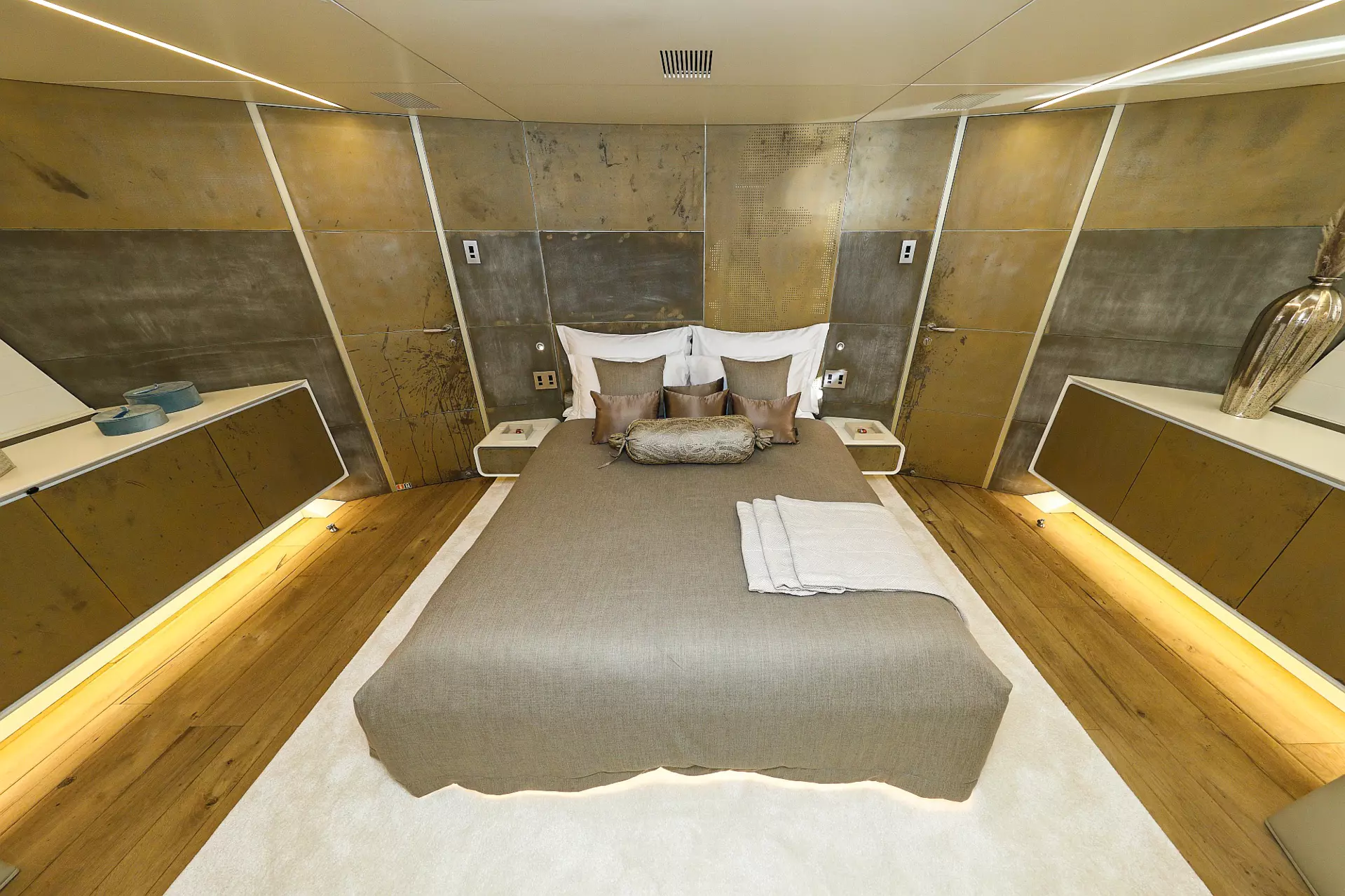 31-Anavi-VIP-cabin.JPG
