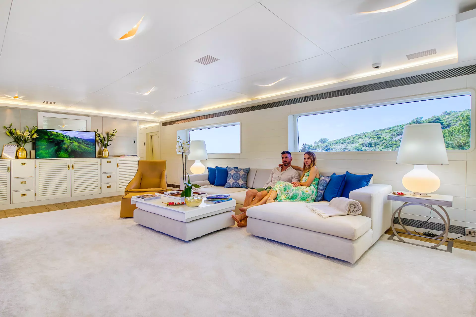 25-Anavi-salon-sofa.JPG