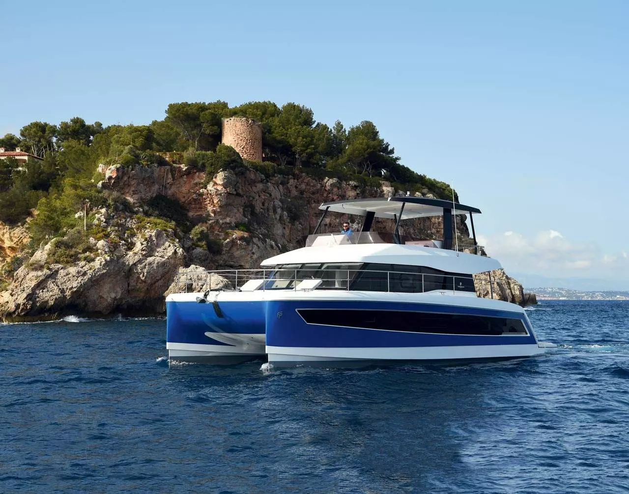 Fountaine Pajot MY 44 Review: Yacht on Skies
